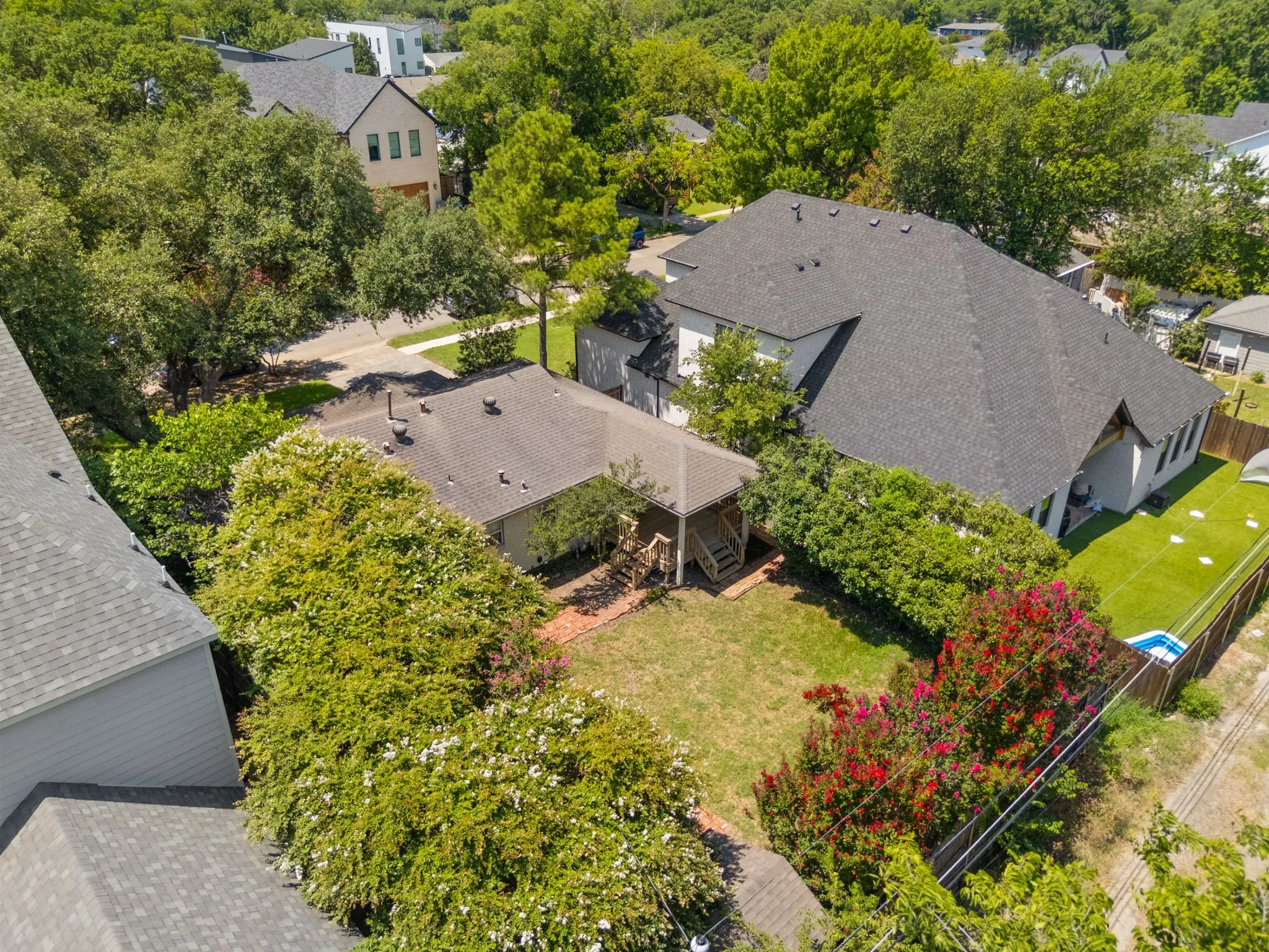 Single Family Residence For Rent in Dallas County , 3881 Gaspar Drive, Dallas, Texas 75220, 2 Bedroom, 1 Bathroom, Garage spaces, 1,103 Sqft, built in 1951, mls#21322151, Real Estate Agent in Dallas, Homes For Rent in Dallas county, Homes For Rent in Dallas, Realtor in Dallas Texas, Real Estate Brokerage Independent Realty Texas, Luminita Cordes Realtor