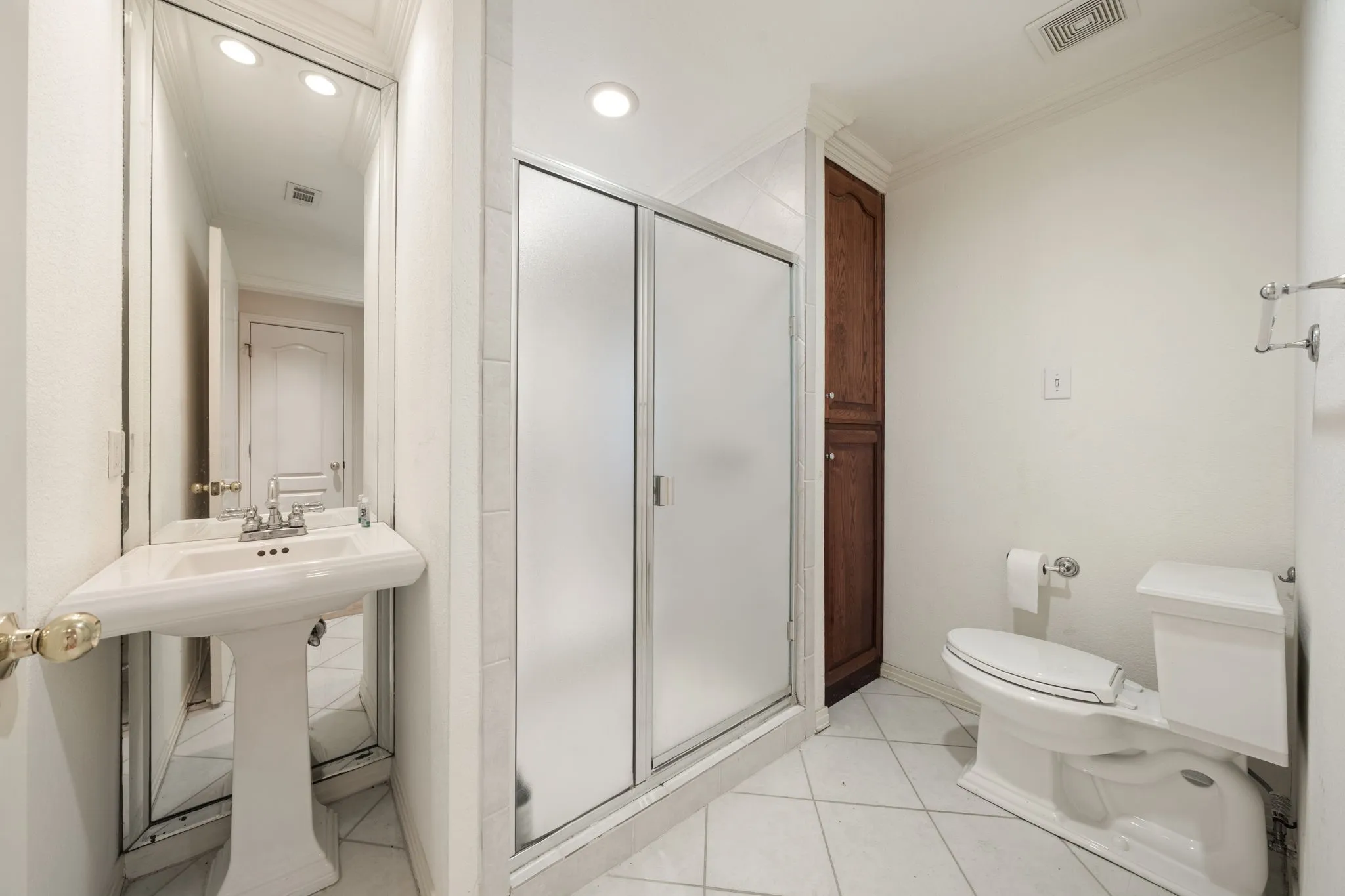 Single Family Residence For Rent in Dallas County , 3881 Gaspar Drive, Dallas, Texas 75220, 2 Bedroom, 1 Bathroom, Garage spaces, 1,103 Sqft, built in 1951, mls#21322151, Real Estate Agent in Dallas, Homes For Rent in Dallas county, Homes For Rent in Dallas, Realtor in Dallas Texas, Real Estate Brokerage Independent Realty Texas, Luminita Cordes Realtor