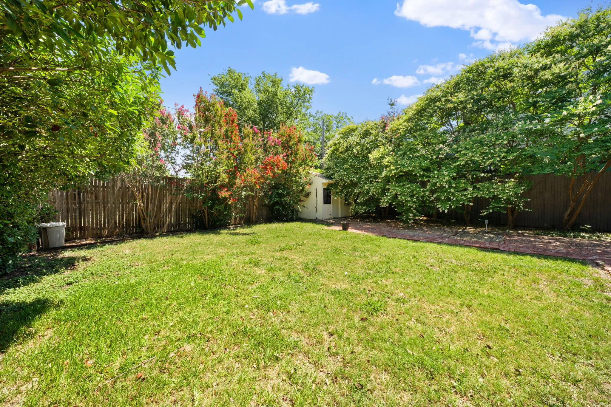 Single Family Residence For Rent in Dallas County , 3881 Gaspar Drive, Dallas, Texas 75220, 2 Bedroom, 1 Bathroom, Garage spaces, 1,103 Sqft, built in 1951, mls#21322151, Real Estate Agent in Dallas, Homes For Rent in Dallas county, Homes For Rent in Dallas, Realtor in Dallas Texas, Real Estate Brokerage Independent Realty Texas, Luminita Cordes Realtor