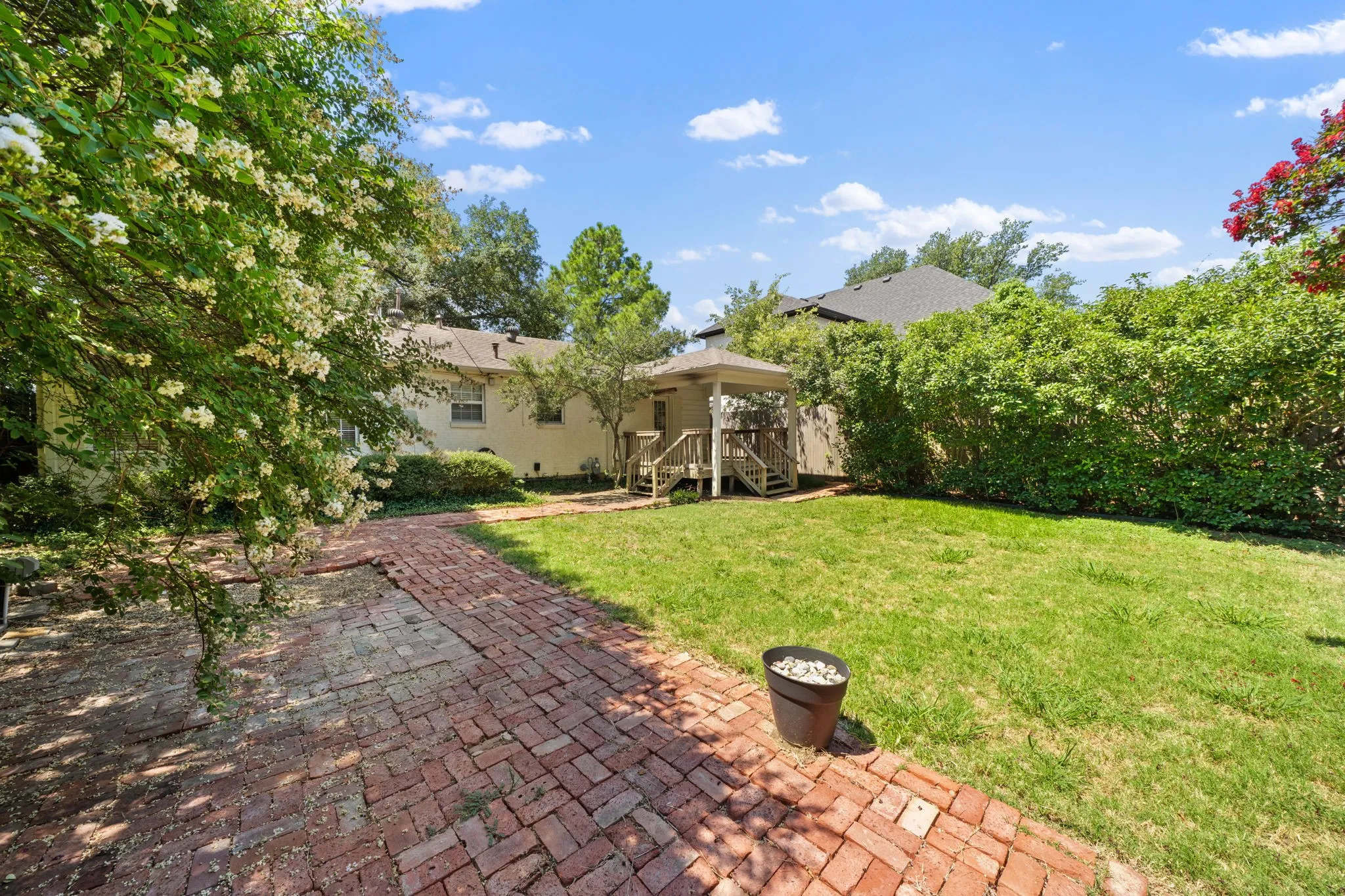 Single Family Residence For Rent in Dallas County , 3881 Gaspar Drive, Dallas, Texas 75220, 2 Bedroom, 1 Bathroom, Garage spaces, 1,103 Sqft, built in 1951, mls#21322151, Real Estate Agent in Dallas, Homes For Rent in Dallas county, Homes For Rent in Dallas, Realtor in Dallas Texas, Real Estate Brokerage Independent Realty Texas, Luminita Cordes Realtor