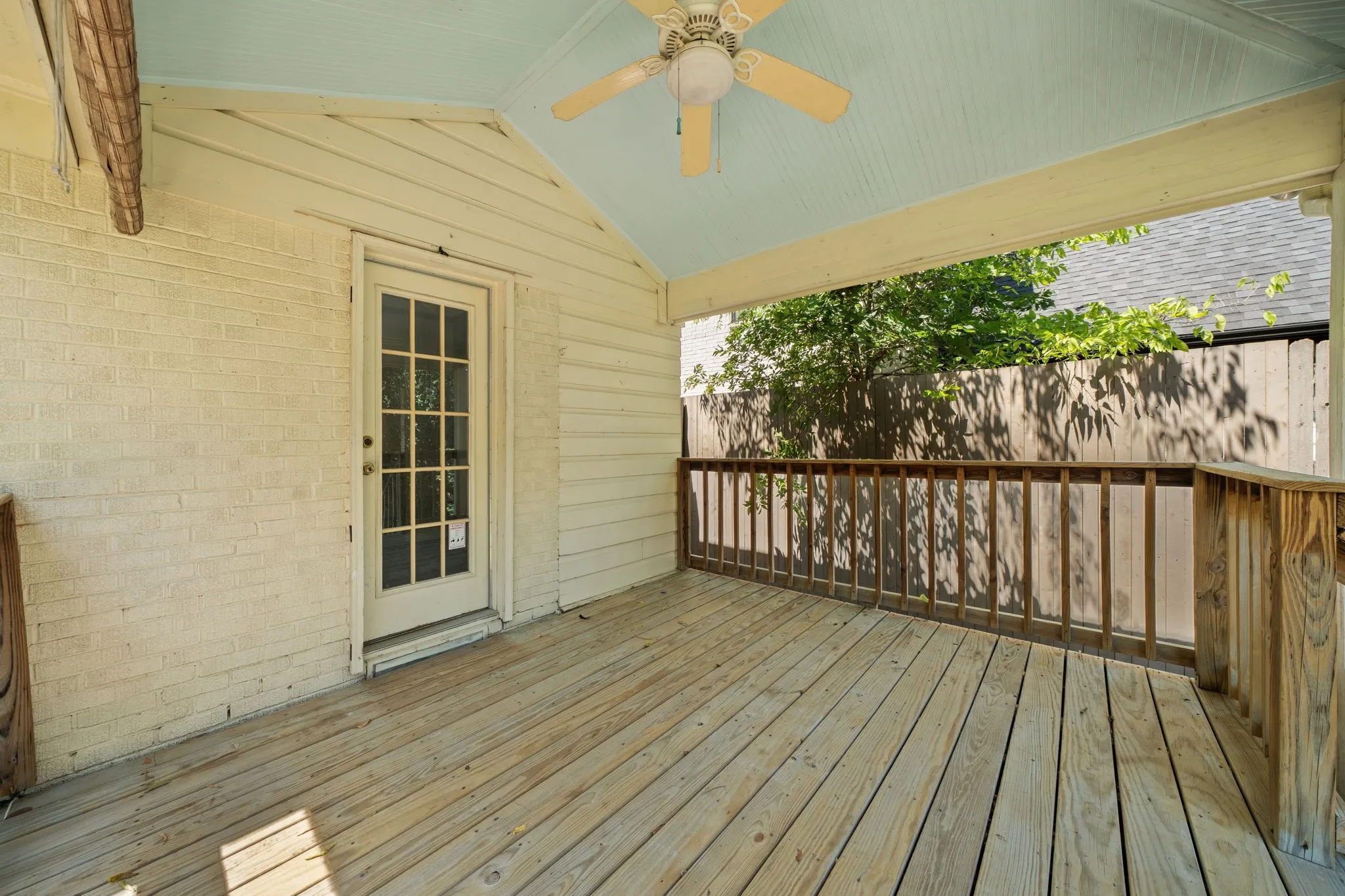 Single Family Residence For Rent in Dallas County , 3881 Gaspar Drive, Dallas, Texas 75220, 2 Bedroom, 1 Bathroom, Garage spaces, 1,103 Sqft, built in 1951, mls#21322151, Real Estate Agent in Dallas, Homes For Rent in Dallas county, Homes For Rent in Dallas, Realtor in Dallas Texas, Real Estate Brokerage Independent Realty Texas, Luminita Cordes Realtor