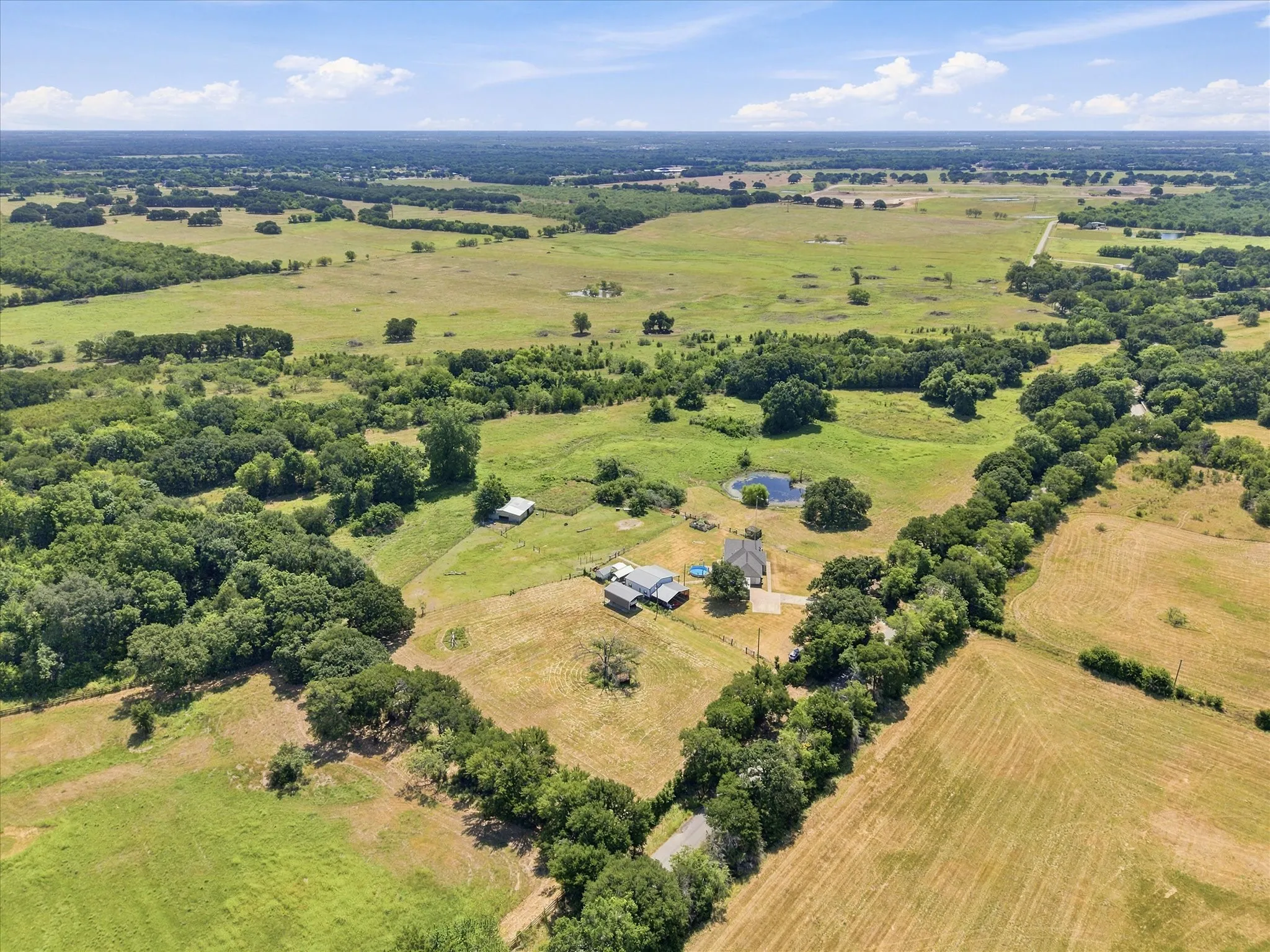 Single Family Residence For Sale in Kaufman County , 5848 County Road 283, Kaufman, Texas 75142, 3 Bedroom, 2 Bathroom, Garage spaces, 2,100 Sqft, built in 1989, mls#21325370, Real Estate Agent in Kaufman, Homes For Sale in Kaufman county, Homes For Sale in Kaufman, Realtor in Kaufman Texas, Real Estate Brokerage Independent Realty Texas, Luminita Cordes Realtor