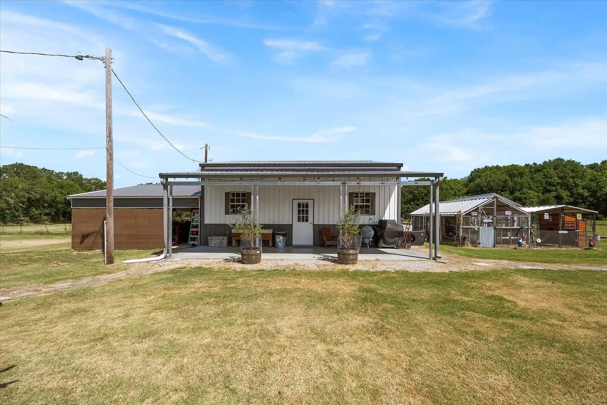 Single Family Residence For Sale in Kaufman County , 5848 County Road 283, Kaufman, Texas 75142, 3 Bedroom, 2 Bathroom, Garage spaces, 2,100 Sqft, built in 1989, mls#21325370, Real Estate Agent in Kaufman, Homes For Sale in Kaufman county, Homes For Sale in Kaufman, Realtor in Kaufman Texas, Real Estate Brokerage Independent Realty Texas, Luminita Cordes Realtor