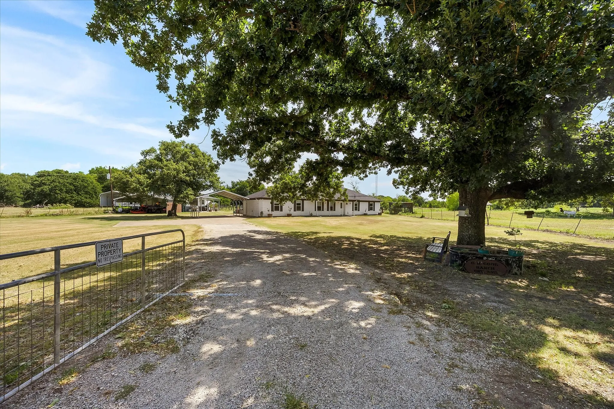 Single Family Residence For Sale in Kaufman County , 5848 County Road 283, Kaufman, Texas 75142, 3 Bedroom, 2 Bathroom, Garage spaces, 2,100 Sqft, built in 1989, mls#21325370, Real Estate Agent in Kaufman, Homes For Sale in Kaufman county, Homes For Sale in Kaufman, Realtor in Kaufman Texas, Real Estate Brokerage Independent Realty Texas, Luminita Cordes Realtor