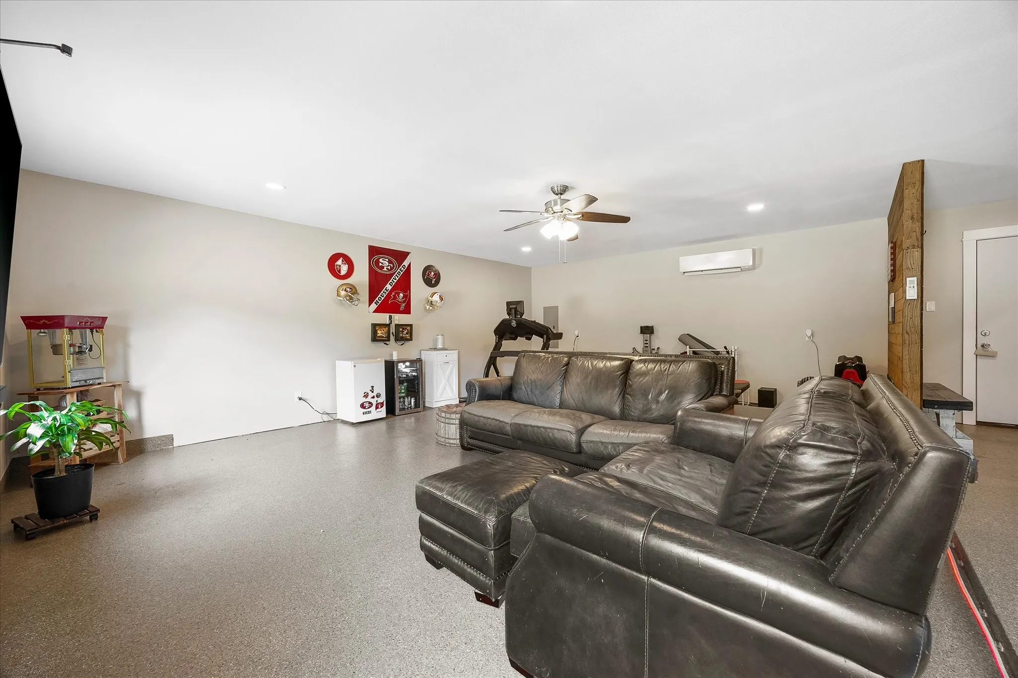 Single Family Residence For Sale in Kaufman County , 5848 County Road 283, Kaufman, Texas 75142, 3 Bedroom, 2 Bathroom, Garage spaces, 2,100 Sqft, built in 1989, mls#21325370, Real Estate Agent in Kaufman, Homes For Sale in Kaufman county, Homes For Sale in Kaufman, Realtor in Kaufman Texas, Real Estate Brokerage Independent Realty Texas, Luminita Cordes Realtor