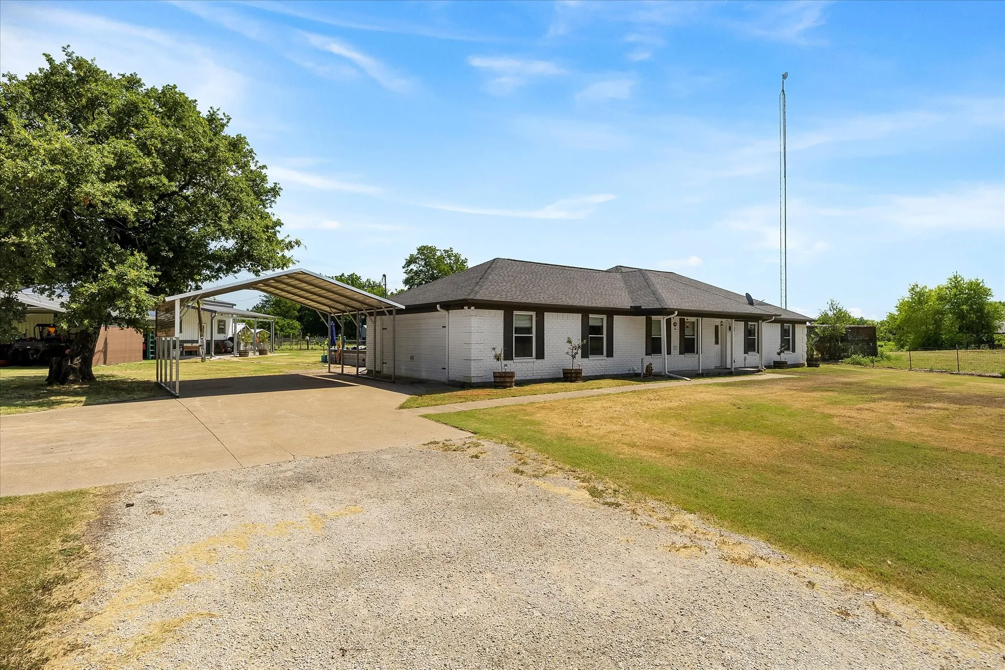 Single Family Residence For Sale in Kaufman County , 5848 County Road 283, Kaufman, Texas 75142, 3 Bedroom, 2 Bathroom, Garage spaces, 2,100 Sqft, built in 1989, mls#21325370, Real Estate Agent in Kaufman, Homes For Sale in Kaufman county, Homes For Sale in Kaufman, Realtor in Kaufman Texas, Real Estate Brokerage Independent Realty Texas, Luminita Cordes Realtor