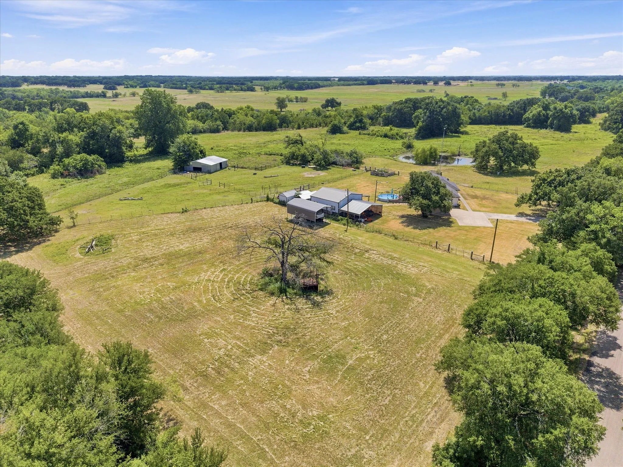 Single Family Residence For Sale in Kaufman County , 5848 County Road 283, Kaufman, Texas 75142, 3 Bedroom, 2 Bathroom, Garage spaces, 2,100 Sqft, built in 1989, mls#21325370, Real Estate Agent in Kaufman, Homes For Sale in Kaufman county, Homes For Sale in Kaufman, Realtor in Kaufman Texas, Real Estate Brokerage Independent Realty Texas, Luminita Cordes Realtor