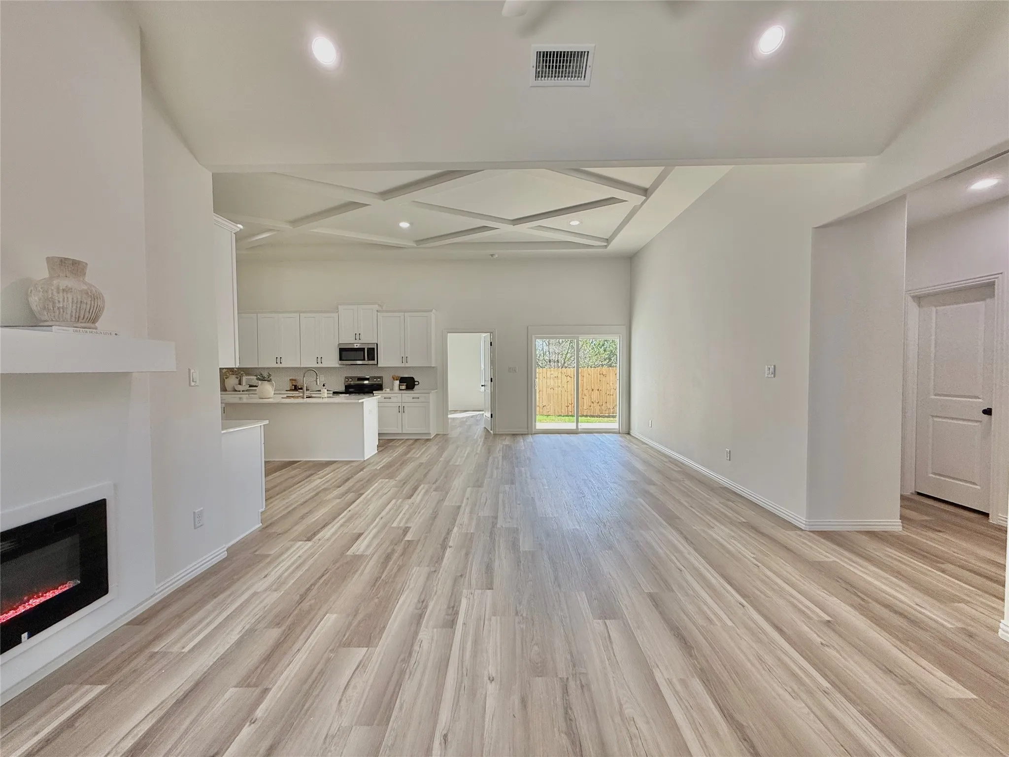 Single Family Residence For Sale in Hood County , 4620 Evening View Drive, Granbury, Texas 76048, 3 Bedroom, 2 Bathroom, 2 Garage spaces, 1,587 Sqft, built in 2026, mls#21327007, Real Estate Agent in Granbury, Homes For Sale in Hood county, Homes For Sale in Granbury, Realtor in Granbury Texas, Real Estate Brokerage Independent Realty Texas, Luminita Cordes Realtor