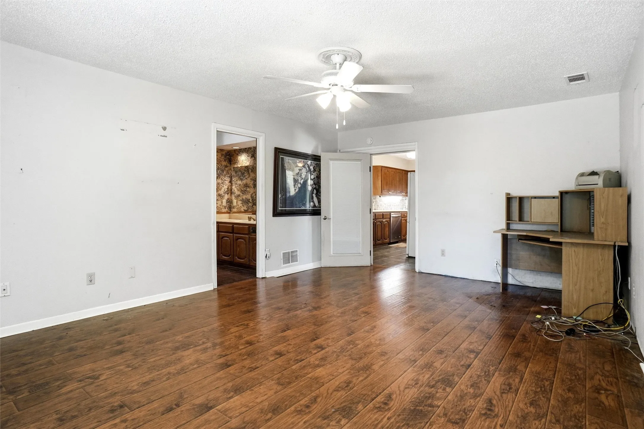 Single Family Residence For Sale in Denton County , 35 Hickory Hills Boulevard, Hickory Creek, Texas 75065, 3 Bedroom, 2 Bathroom, 2 Garage spaces, 2,129 Sqft, built in 1979, mls#21323682, Real Estate Agent in Hickory Creek, Homes For Sale in Denton county, Homes For Sale in Hickory Creek, Realtor in Hickory Creek Texas, Real Estate Brokerage Independent Realty Texas, Luminita Cordes Realtor