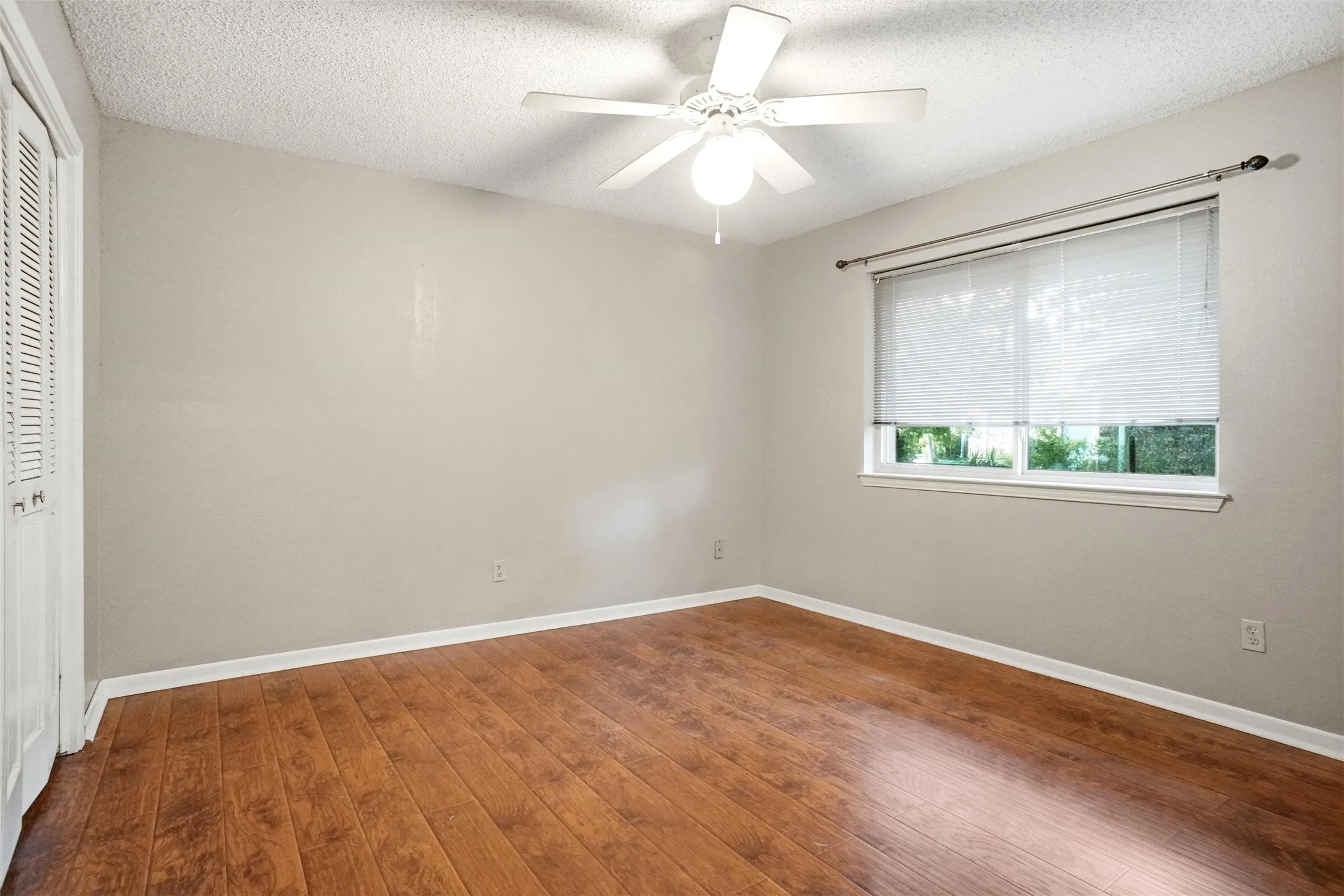 Single Family Residence For Sale in Denton County , 35 Hickory Hills Boulevard, Hickory Creek, Texas 75065, 3 Bedroom, 2 Bathroom, 2 Garage spaces, 2,129 Sqft, built in 1979, mls#21323682, Real Estate Agent in Hickory Creek, Homes For Sale in Denton county, Homes For Sale in Hickory Creek, Realtor in Hickory Creek Texas, Real Estate Brokerage Independent Realty Texas, Luminita Cordes Realtor