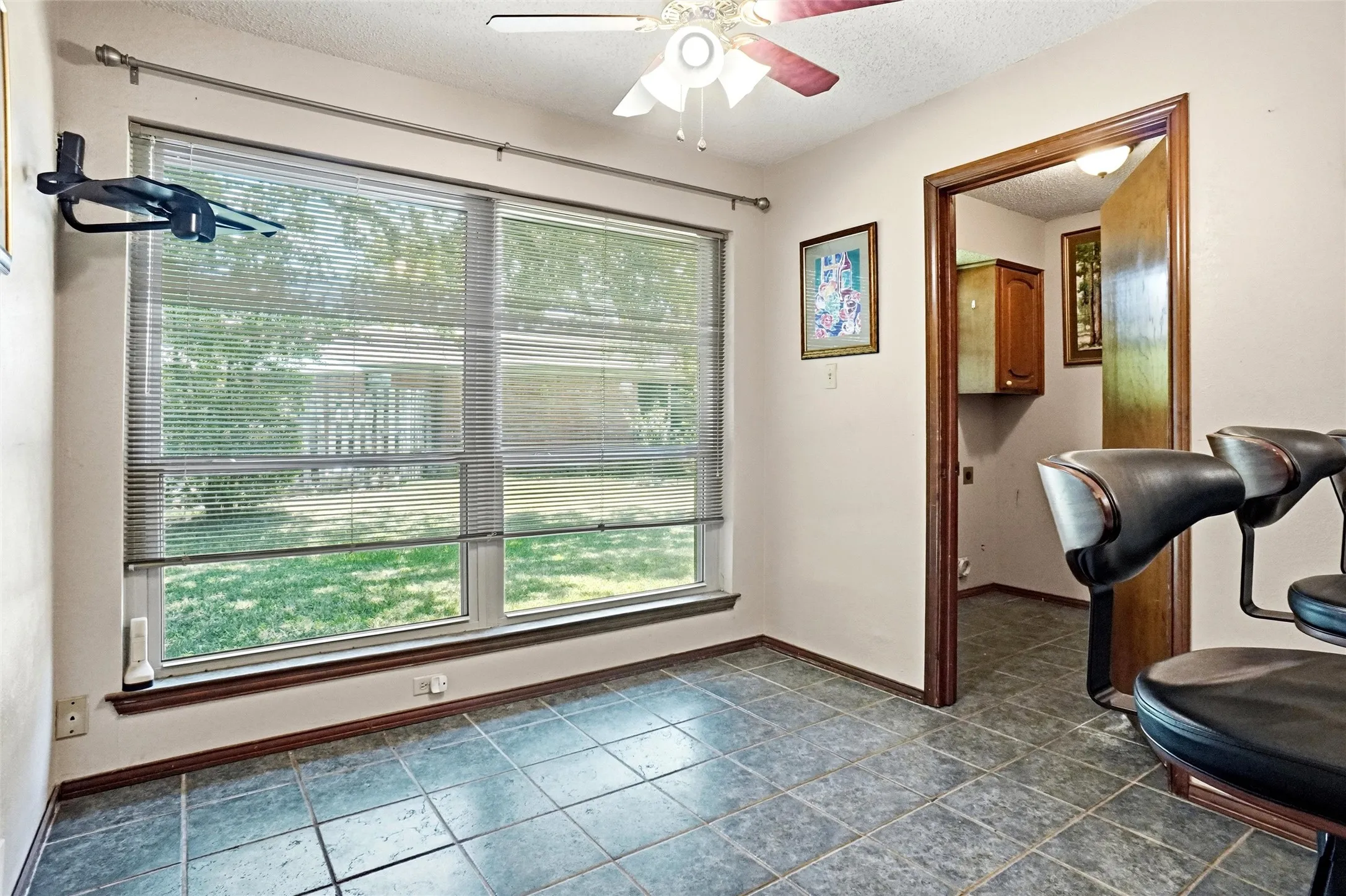 Single Family Residence For Sale in Denton County , 35 Hickory Hills Boulevard, Hickory Creek, Texas 75065, 3 Bedroom, 2 Bathroom, 2 Garage spaces, 2,129 Sqft, built in 1979, mls#21323682, Real Estate Agent in Hickory Creek, Homes For Sale in Denton county, Homes For Sale in Hickory Creek, Realtor in Hickory Creek Texas, Real Estate Brokerage Independent Realty Texas, Luminita Cordes Realtor