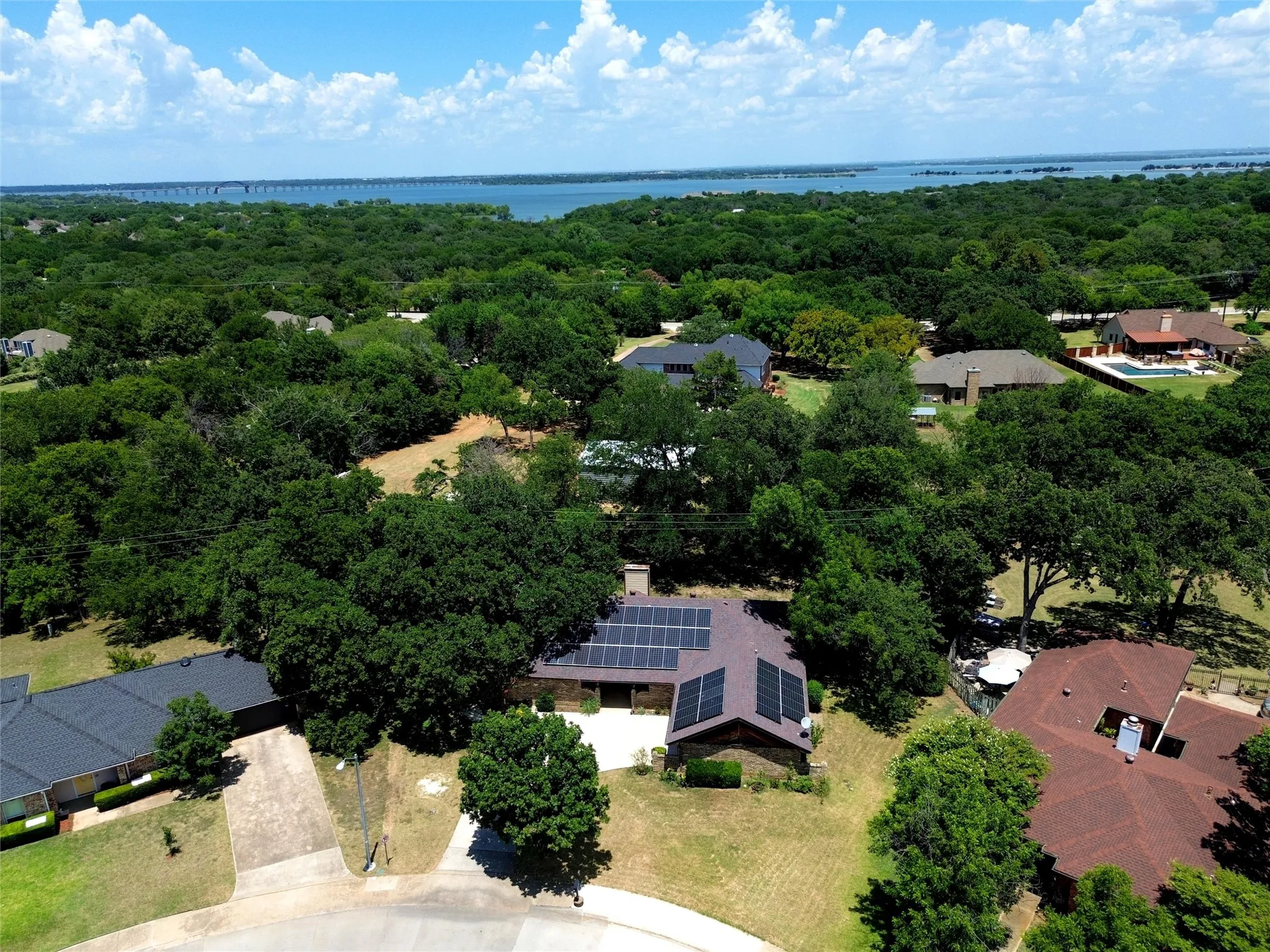 Single Family Residence For Sale in Denton County , 35 Hickory Hills Boulevard, Hickory Creek, Texas 75065, 3 Bedroom, 2 Bathroom, 2 Garage spaces, 2,129 Sqft, built in 1979, mls#21323682, Real Estate Agent in Hickory Creek, Homes For Sale in Denton county, Homes For Sale in Hickory Creek, Realtor in Hickory Creek Texas, Real Estate Brokerage Independent Realty Texas, Luminita Cordes Realtor