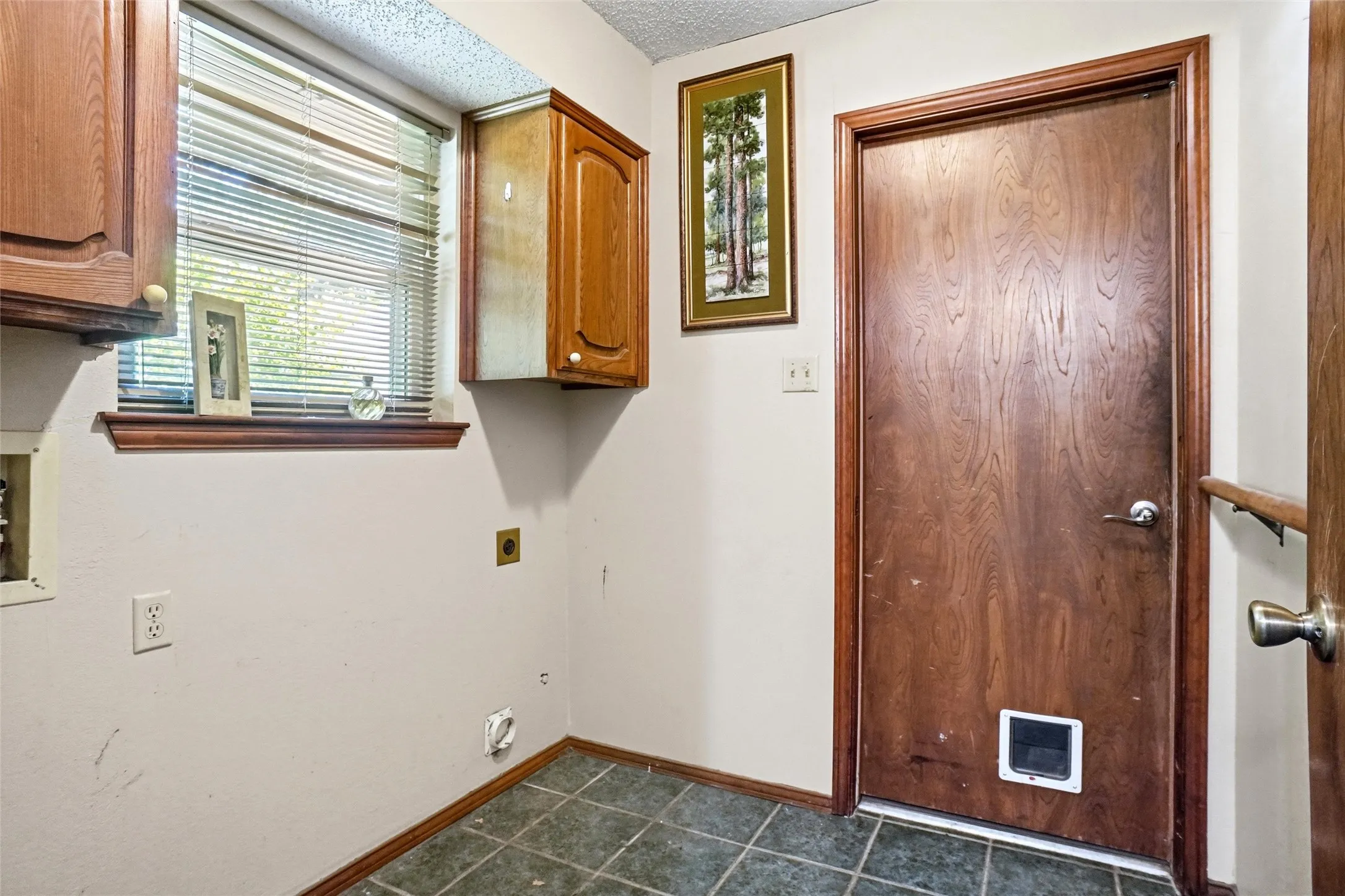 Single Family Residence For Sale in Denton County , 35 Hickory Hills Boulevard, Hickory Creek, Texas 75065, 3 Bedroom, 2 Bathroom, 2 Garage spaces, 2,129 Sqft, built in 1979, mls#21323682, Real Estate Agent in Hickory Creek, Homes For Sale in Denton county, Homes For Sale in Hickory Creek, Realtor in Hickory Creek Texas, Real Estate Brokerage Independent Realty Texas, Luminita Cordes Realtor
