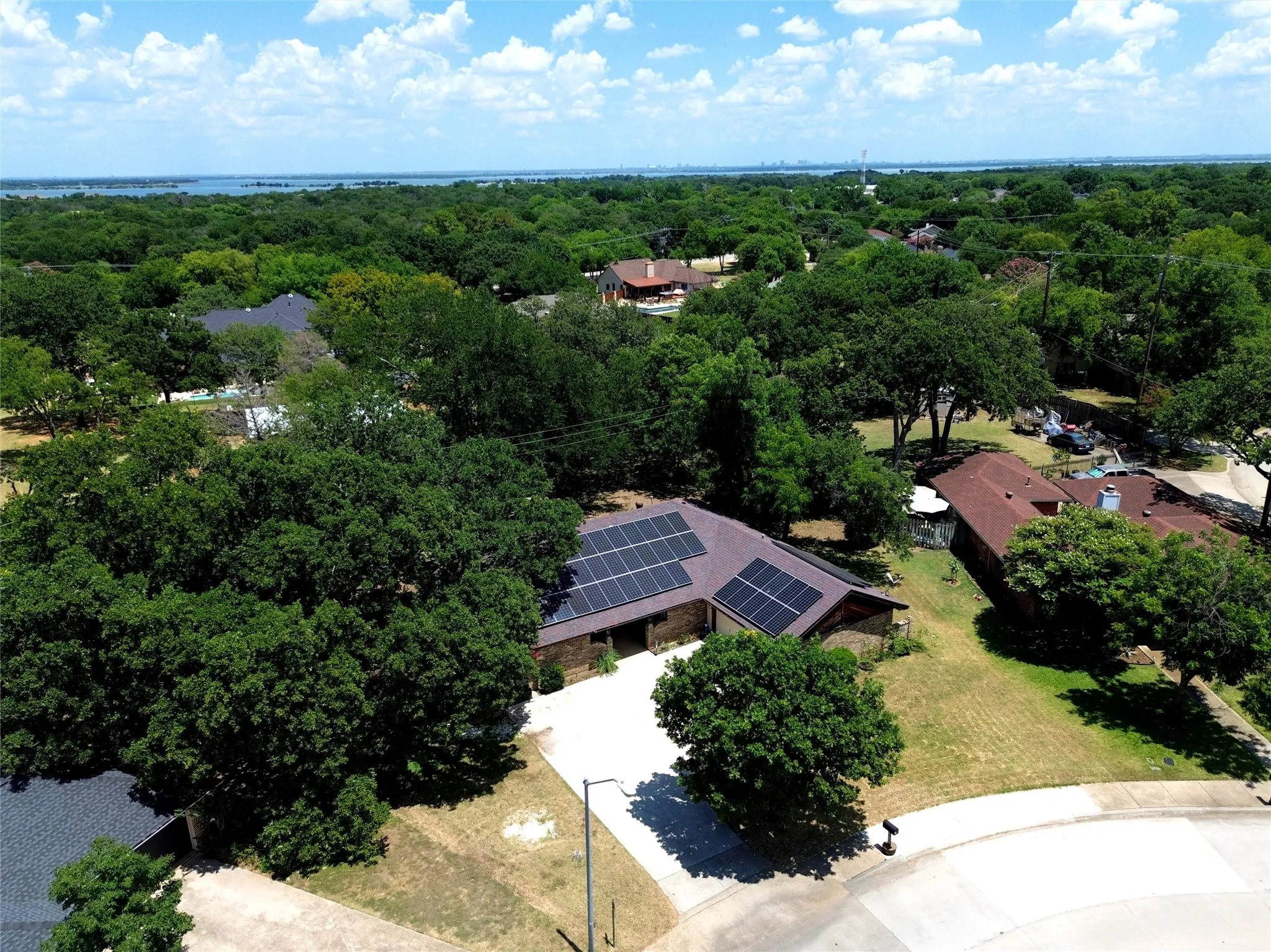 Single Family Residence For Sale in Denton County , 35 Hickory Hills Boulevard, Hickory Creek, Texas 75065, 3 Bedroom, 2 Bathroom, 2 Garage spaces, 2,129 Sqft, built in 1979, mls#21323682, Real Estate Agent in Hickory Creek, Homes For Sale in Denton county, Homes For Sale in Hickory Creek, Realtor in Hickory Creek Texas, Real Estate Brokerage Independent Realty Texas, Luminita Cordes Realtor