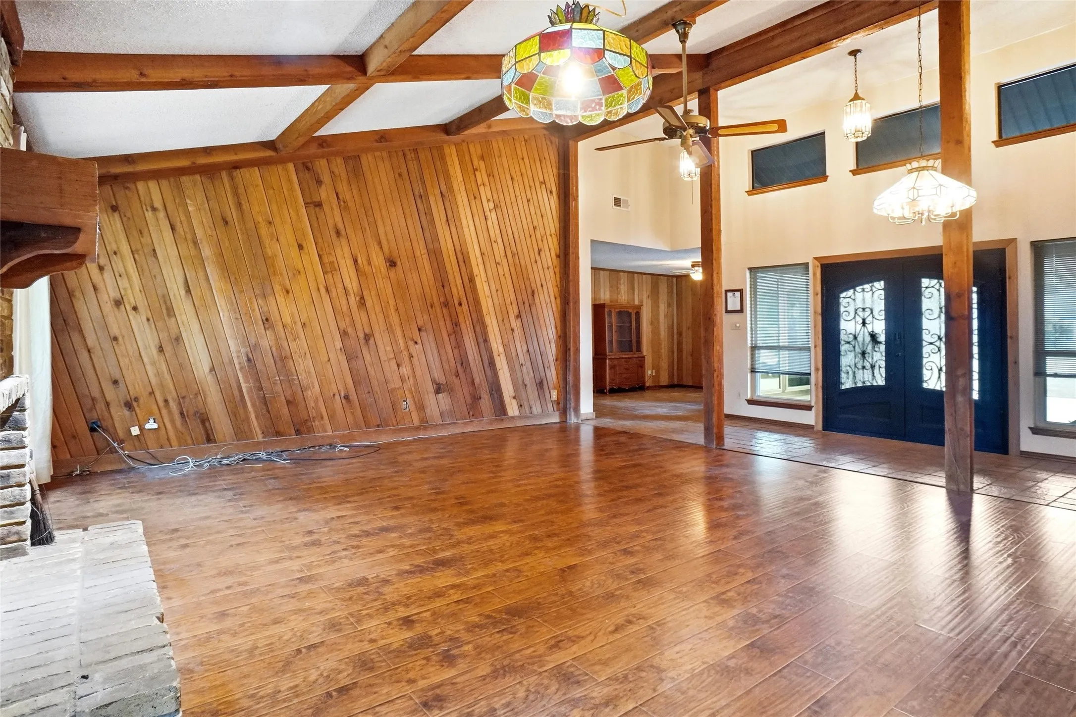 Single Family Residence For Sale in Denton County , 35 Hickory Hills Boulevard, Hickory Creek, Texas 75065, 3 Bedroom, 2 Bathroom, 2 Garage spaces, 2,129 Sqft, built in 1979, mls#21323682, Real Estate Agent in Hickory Creek, Homes For Sale in Denton county, Homes For Sale in Hickory Creek, Realtor in Hickory Creek Texas, Real Estate Brokerage Independent Realty Texas, Luminita Cordes Realtor