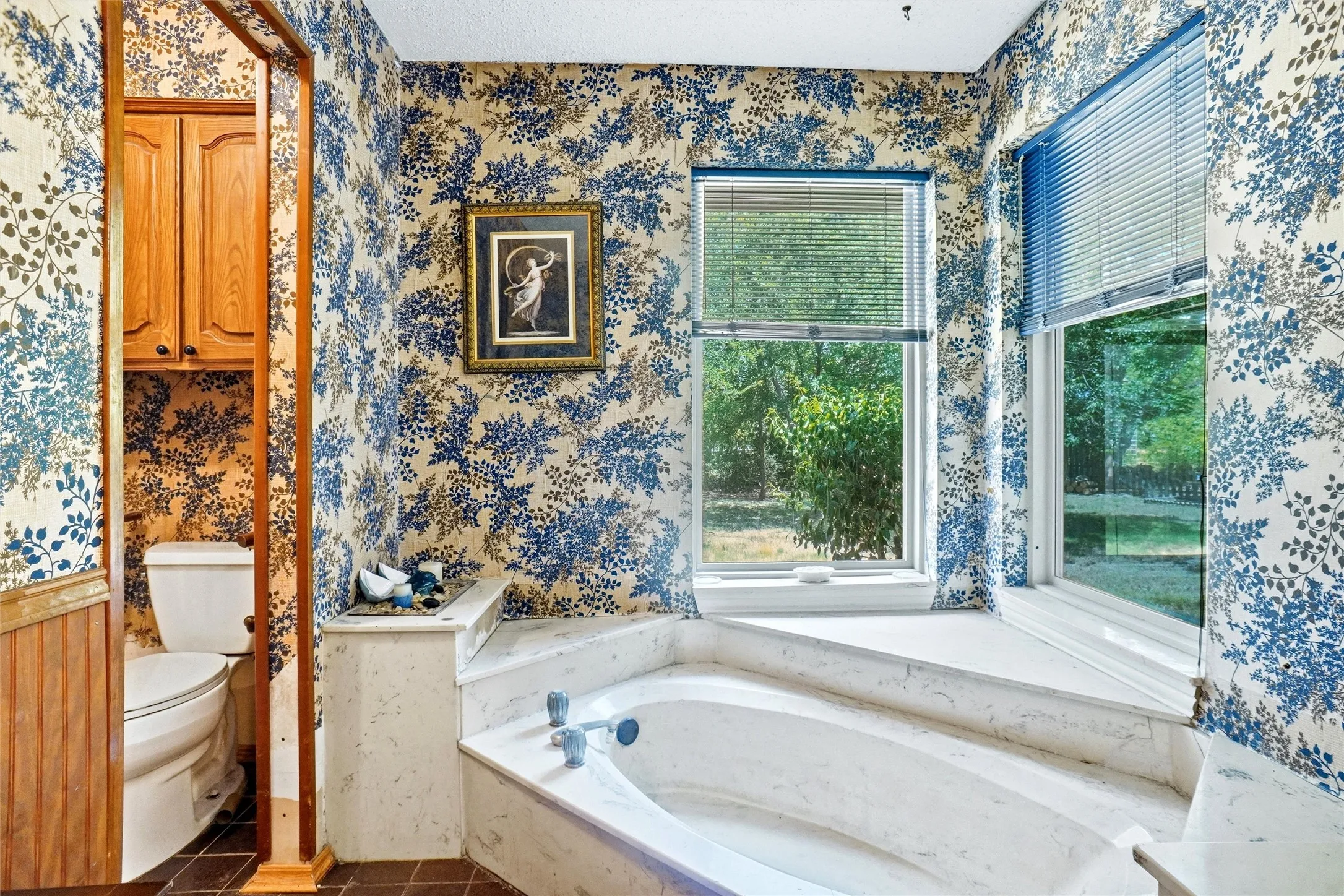 Single Family Residence For Sale in Denton County , 35 Hickory Hills Boulevard, Hickory Creek, Texas 75065, 3 Bedroom, 2 Bathroom, 2 Garage spaces, 2,129 Sqft, built in 1979, mls#21323682, Real Estate Agent in Hickory Creek, Homes For Sale in Denton county, Homes For Sale in Hickory Creek, Realtor in Hickory Creek Texas, Real Estate Brokerage Independent Realty Texas, Luminita Cordes Realtor