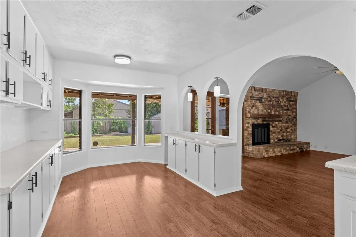 Single Family Residence For Sale in Tarrant County , 9901 Dickens Drive, Benbrook, Texas 76126, 3 Bedrooms, 2 Bathrooms, 2 Garage spaces, 2,057 Sqft, built in 1977, Price $349,000, mls#21326002, Real Estate Agent in Benbrook, Homes For Sale in Tarrant county, Homes For Sale in Benbrook, Realtor in Benbrook Texas, Real Estate Brokerage Independent Realty Texas, Luminita Cordes Realtor