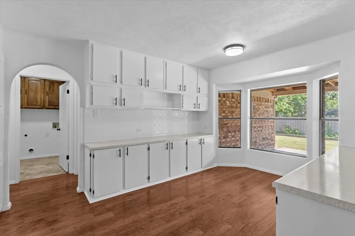 Single Family Residence For Sale in Tarrant County , 9901 Dickens Drive, Benbrook, Texas 76126, 3 Bedrooms, 2 Bathrooms, 2 Garage spaces, 2,057 Sqft, built in 1977, Price $349,000, mls#21326002, Real Estate Agent in Benbrook, Homes For Sale in Tarrant county, Homes For Sale in Benbrook, Realtor in Benbrook Texas, Real Estate Brokerage Independent Realty Texas, Luminita Cordes Realtor