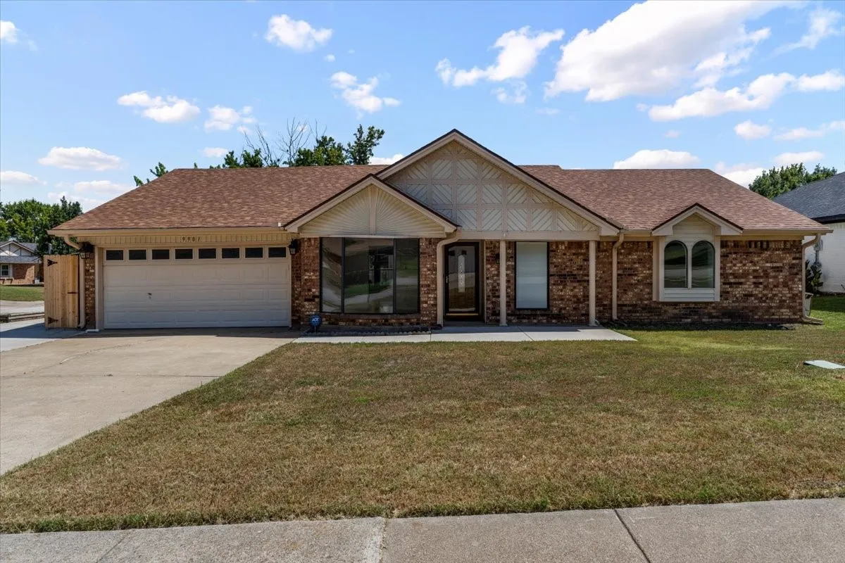 Single Family Residence For Sale in Tarrant County , 9901 Dickens Drive, Benbrook, Texas 76126, 3 Bedrooms, 2 Bathrooms, 2 Garage spaces, 2,057 Sqft, built in 1977, Price $349,000, mls#21326002, Real Estate Agent in Benbrook, Homes For Sale in Tarrant county, Homes For Sale in Benbrook, Realtor in Benbrook Texas, Real Estate Brokerage Independent Realty Texas, Luminita Cordes Realtor