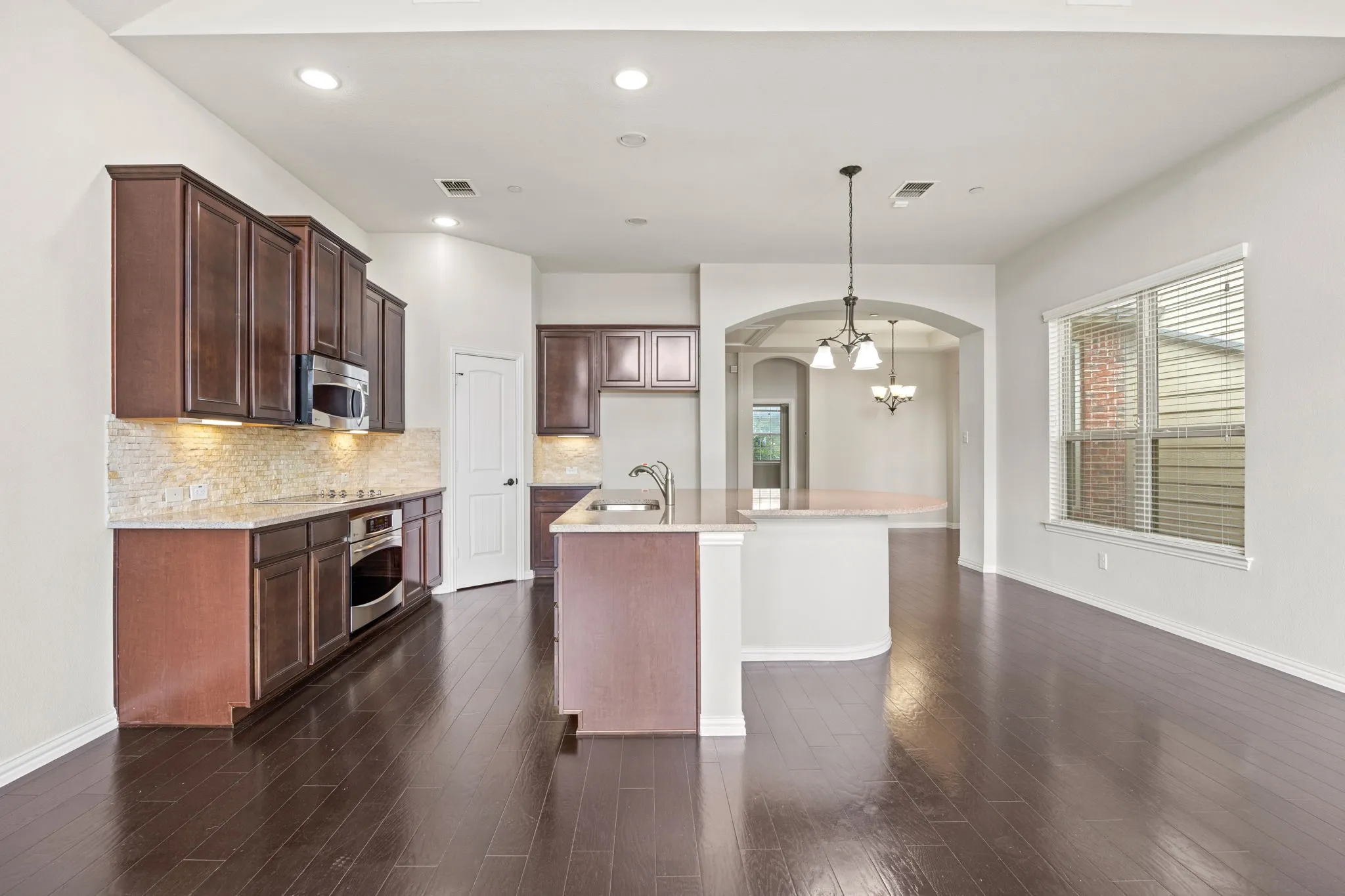 Kitchen/Island/Family Room