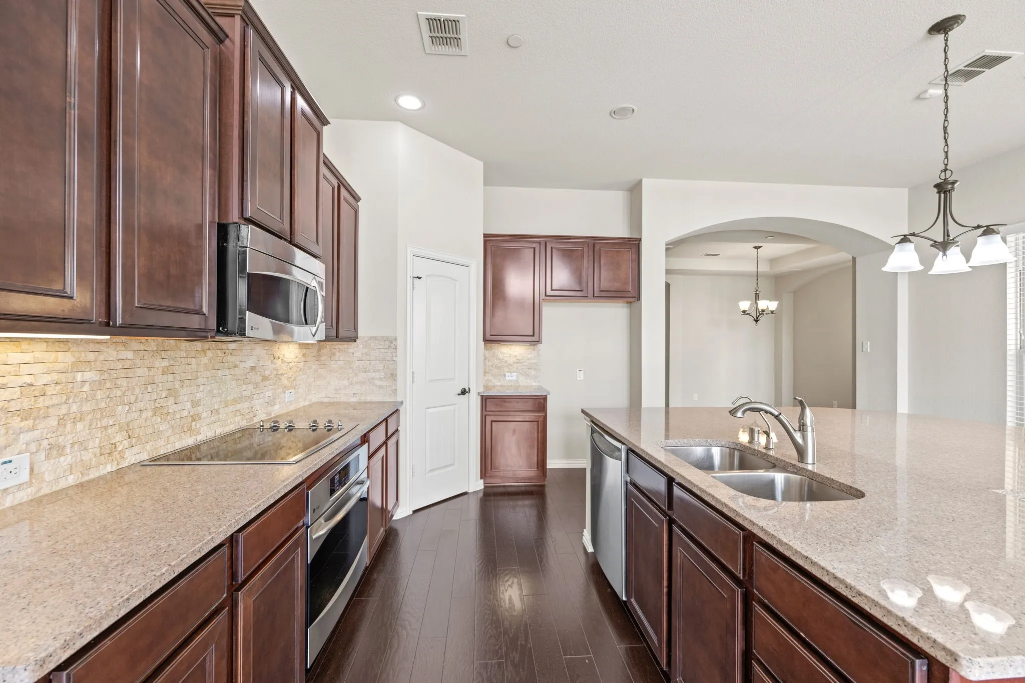 Kitchen & Island