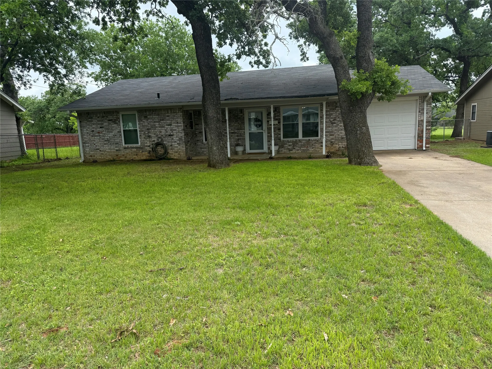 Single Family Residence For Sale in Erath County , 1530 W Groesbeck Street, Stephenville, Texas 76401, 3 Bedrooms, 2 Bathrooms, 1 Garage spaces, 1,207 Sqft, built in 1983, Price $285,000, mls#21322954, Real Estate Agent in Stephenville, Homes For Sale in Erath county, Homes For Sale in Stephenville, Realtor in Stephenville Texas, Real Estate Brokerage Independent Realty Texas, Luminita Cordes Realtor