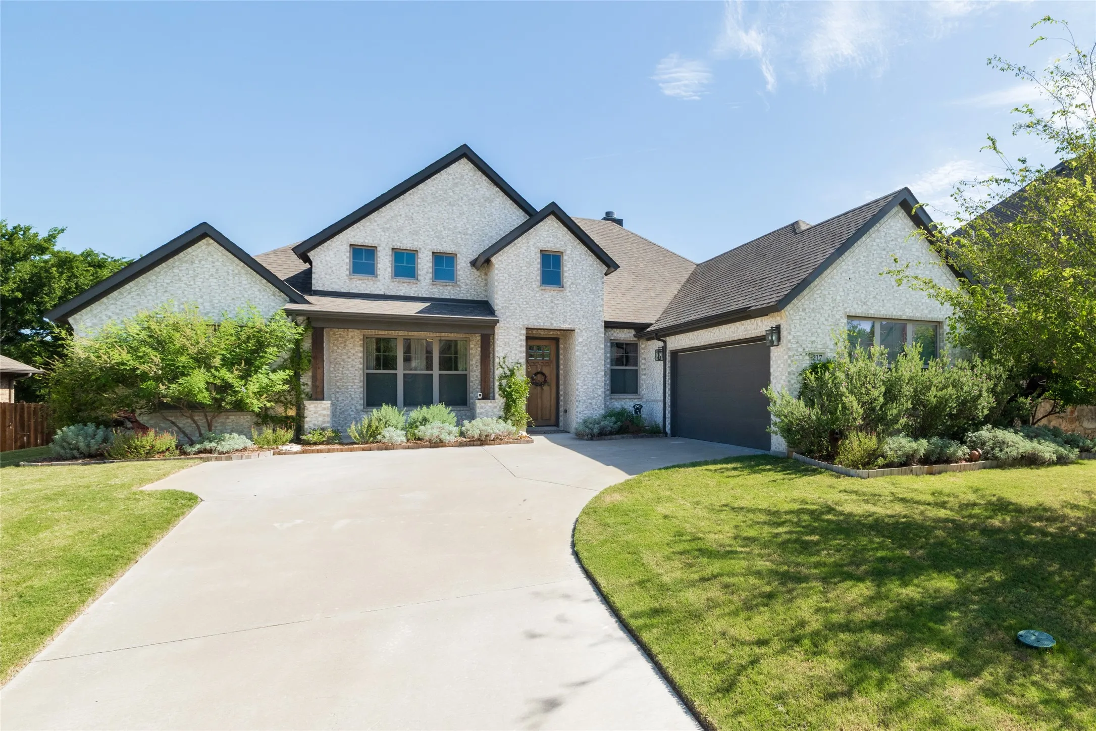 Single Family Residence For Sale in Ellis County , 217 Hillstone Drive, Midlothian, Texas 76065, 4 Bedroom, 3 Bathroom, 2 Garage spaces, 2,414 Sqft, built in 2020, mls#21325411, Real Estate Agent in Midlothian, Homes For Sale in Ellis county, Homes For Sale in Midlothian, Realtor in Midlothian Texas, Real Estate Brokerage Independent Realty Texas, Luminita Cordes Realtor