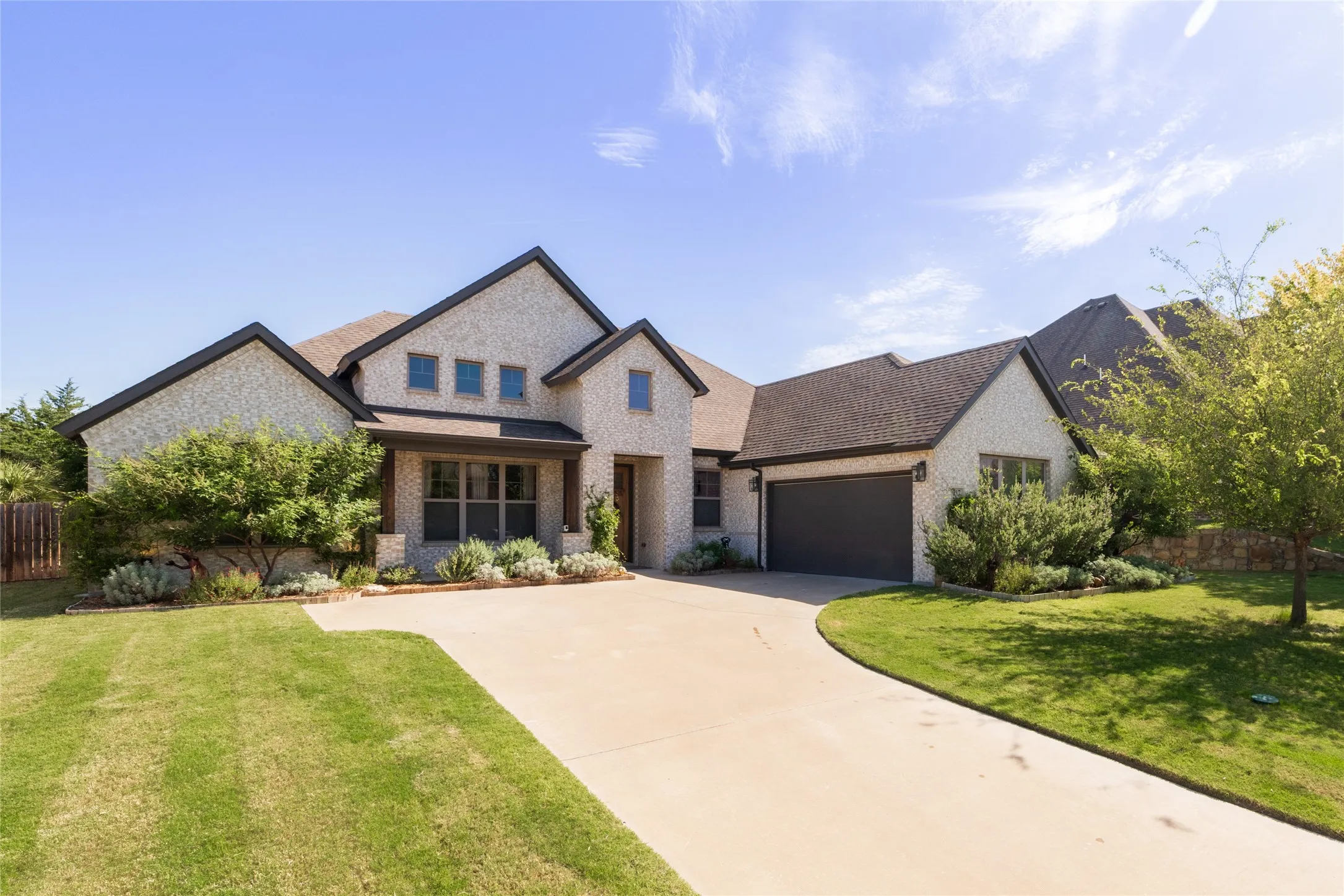 Single Family Residence For Sale in Ellis County , 217 Hillstone Drive, Midlothian, Texas 76065, 4 Bedroom, 3 Bathroom, 2 Garage spaces, 2,414 Sqft, built in 2020, mls#21325411, Real Estate Agent in Midlothian, Homes For Sale in Ellis county, Homes For Sale in Midlothian, Realtor in Midlothian Texas, Real Estate Brokerage Independent Realty Texas, Luminita Cordes Realtor