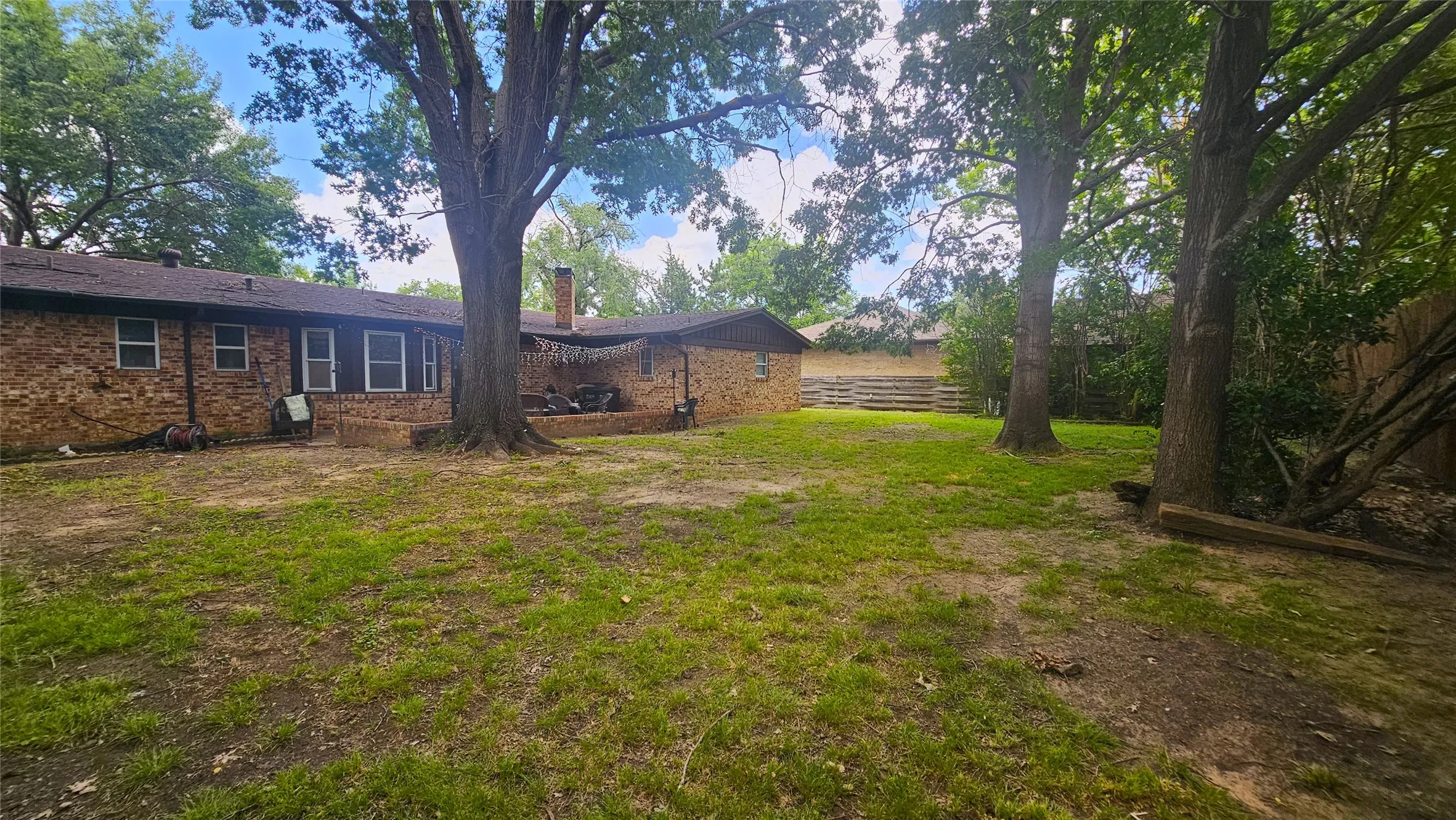 Single Family Residence For Rent in Denton County , 425 Mimosa Drive, Denton, Texas 76201, 6 Bedrooms, 3 Bathrooms, 2 Garage spaces, 2,230 Sqft, built in 1963, Price $2,800, mls#21327341, Real Estate Agent in Denton, Homes For Rent in Denton county, Homes For Rent in Denton, Realtor in Denton Texas, Real Estate Brokerage Independent Realty Texas, Luminita Cordes Realtor