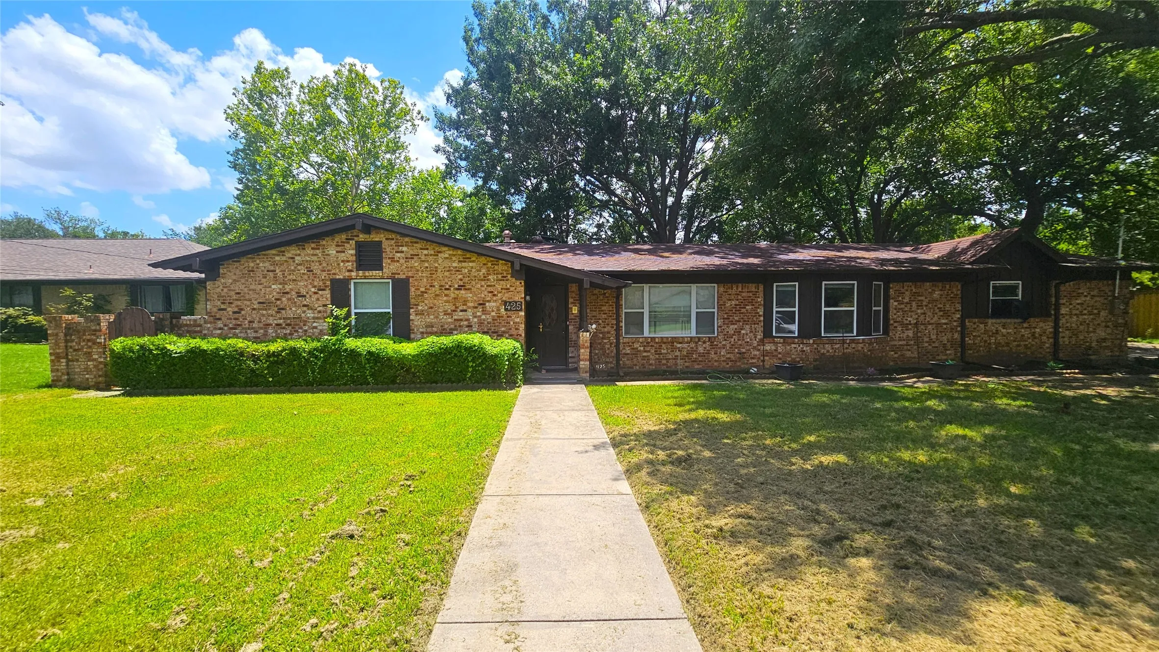 Single Family Residence For Rent in Denton County , 425 Mimosa Drive, Denton, Texas 76201, 6 Bedrooms, 3 Bathrooms, 2 Garage spaces, 2,230 Sqft, built in 1963, Price $2,800, mls#21327341, Real Estate Agent in Denton, Homes For Rent in Denton county, Homes For Rent in Denton, Realtor in Denton Texas, Real Estate Brokerage Independent Realty Texas, Luminita Cordes Realtor