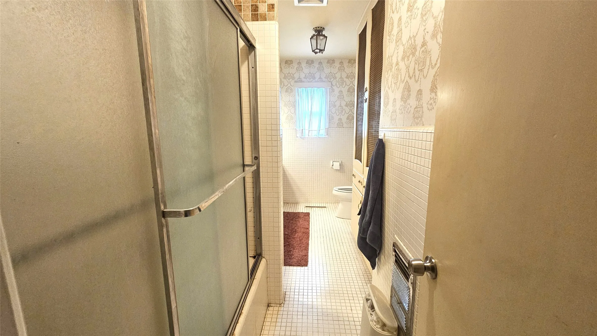 Single Family Residence For Rent in Denton County , 425 Mimosa Drive, Denton, Texas 76201, 6 Bedrooms, 3 Bathrooms, 2 Garage spaces, 2,230 Sqft, built in 1963, Price $2,800, mls#21327341, Real Estate Agent in Denton, Homes For Rent in Denton county, Homes For Rent in Denton, Realtor in Denton Texas, Real Estate Brokerage Independent Realty Texas, Luminita Cordes Realtor