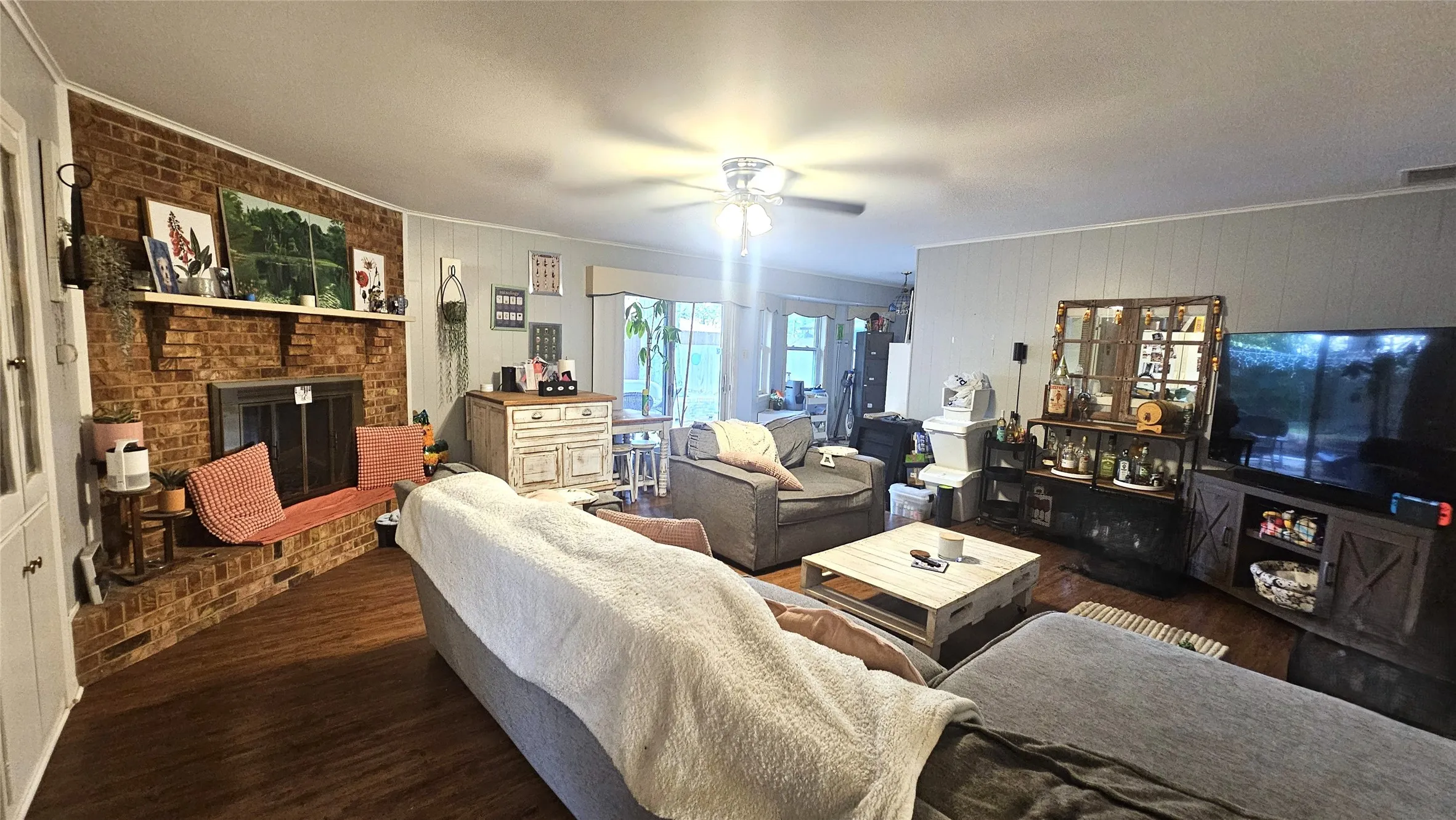 Single Family Residence For Rent in Denton County , 425 Mimosa Drive, Denton, Texas 76201, 6 Bedrooms, 3 Bathrooms, 2 Garage spaces, 2,230 Sqft, built in 1963, Price $2,800, mls#21327341, Real Estate Agent in Denton, Homes For Rent in Denton county, Homes For Rent in Denton, Realtor in Denton Texas, Real Estate Brokerage Independent Realty Texas, Luminita Cordes Realtor