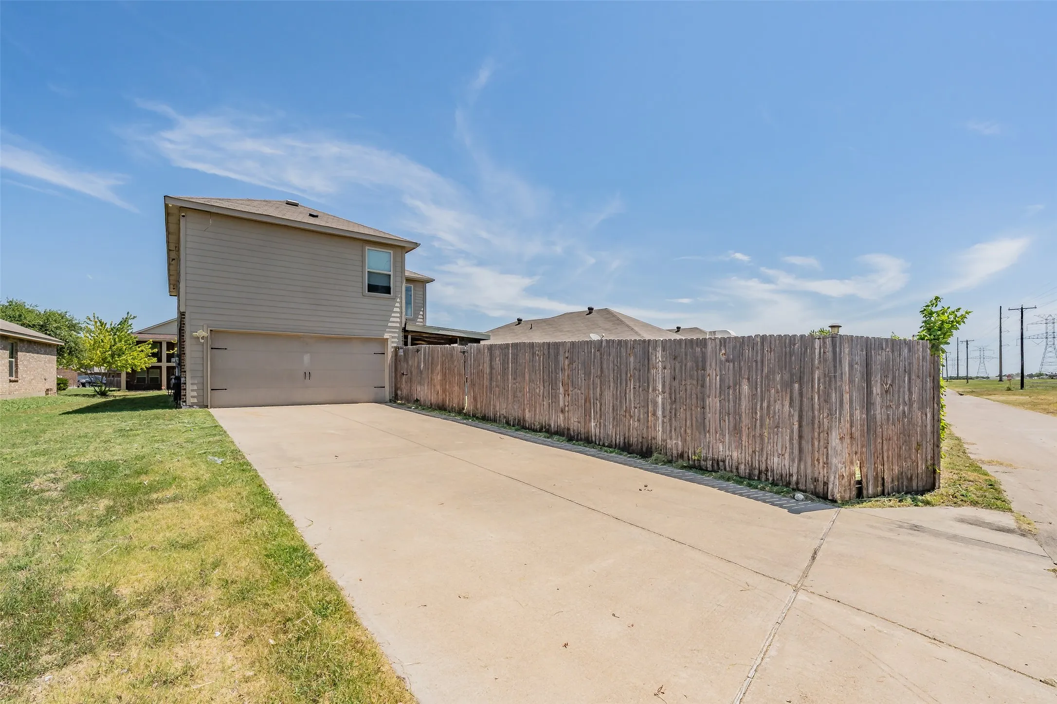 Single Family Residence For Sale in Dallas County , 1758 Overlook Drive, Lancaster, Texas 75146, 3 Bedroom, 3 Bathroom, 2 Garage spaces, 1,979 Sqft, built in 2016, mls#21327335, Real Estate Agent in Lancaster, Homes For Sale in Dallas county, Homes For Sale in Lancaster, Realtor in Lancaster Texas, Real Estate Brokerage Independent Realty Texas, Luminita Cordes Realtor