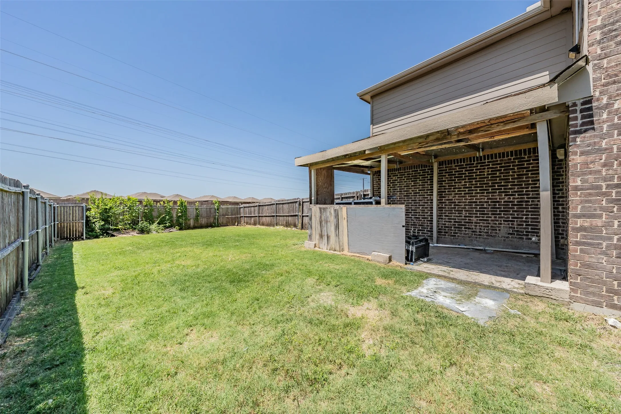Single Family Residence For Sale in Dallas County , 1758 Overlook Drive, Lancaster, Texas 75146, 3 Bedroom, 3 Bathroom, 2 Garage spaces, 1,979 Sqft, built in 2016, mls#21327335, Real Estate Agent in Lancaster, Homes For Sale in Dallas county, Homes For Sale in Lancaster, Realtor in Lancaster Texas, Real Estate Brokerage Independent Realty Texas, Luminita Cordes Realtor