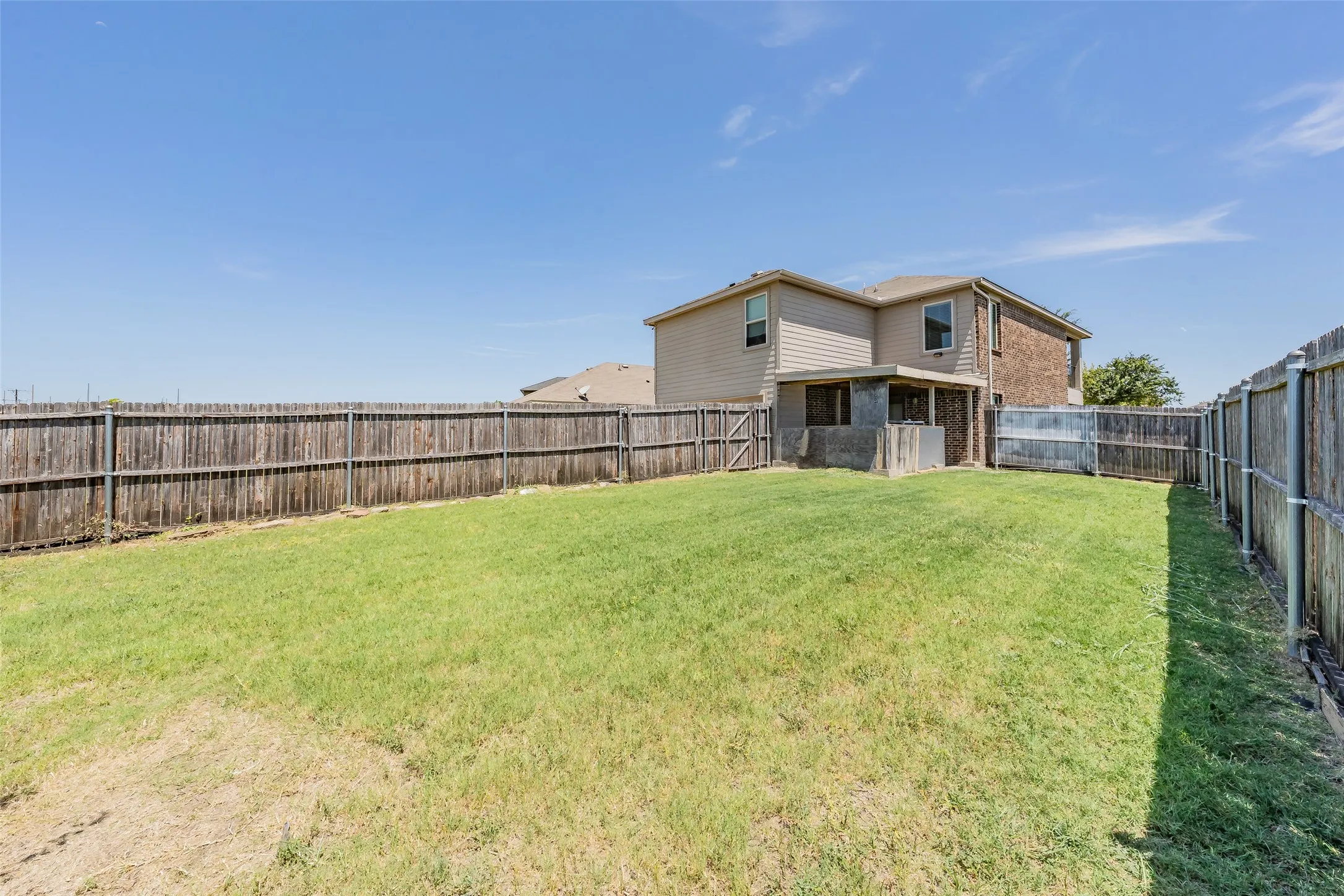 Single Family Residence For Sale in Dallas County , 1758 Overlook Drive, Lancaster, Texas 75146, 3 Bedroom, 3 Bathroom, 2 Garage spaces, 1,979 Sqft, built in 2016, mls#21327335, Real Estate Agent in Lancaster, Homes For Sale in Dallas county, Homes For Sale in Lancaster, Realtor in Lancaster Texas, Real Estate Brokerage Independent Realty Texas, Luminita Cordes Realtor