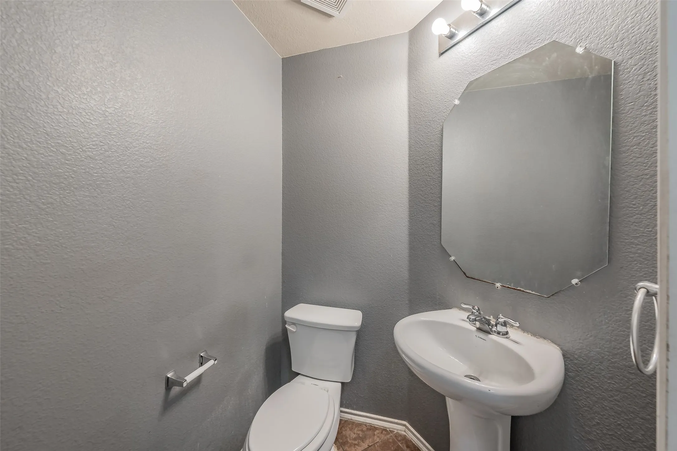 Single Family Residence For Sale in Dallas County , 1758 Overlook Drive, Lancaster, Texas 75146, 3 Bedroom, 3 Bathroom, 2 Garage spaces, 1,979 Sqft, built in 2016, mls#21327335, Real Estate Agent in Lancaster, Homes For Sale in Dallas county, Homes For Sale in Lancaster, Realtor in Lancaster Texas, Real Estate Brokerage Independent Realty Texas, Luminita Cordes Realtor