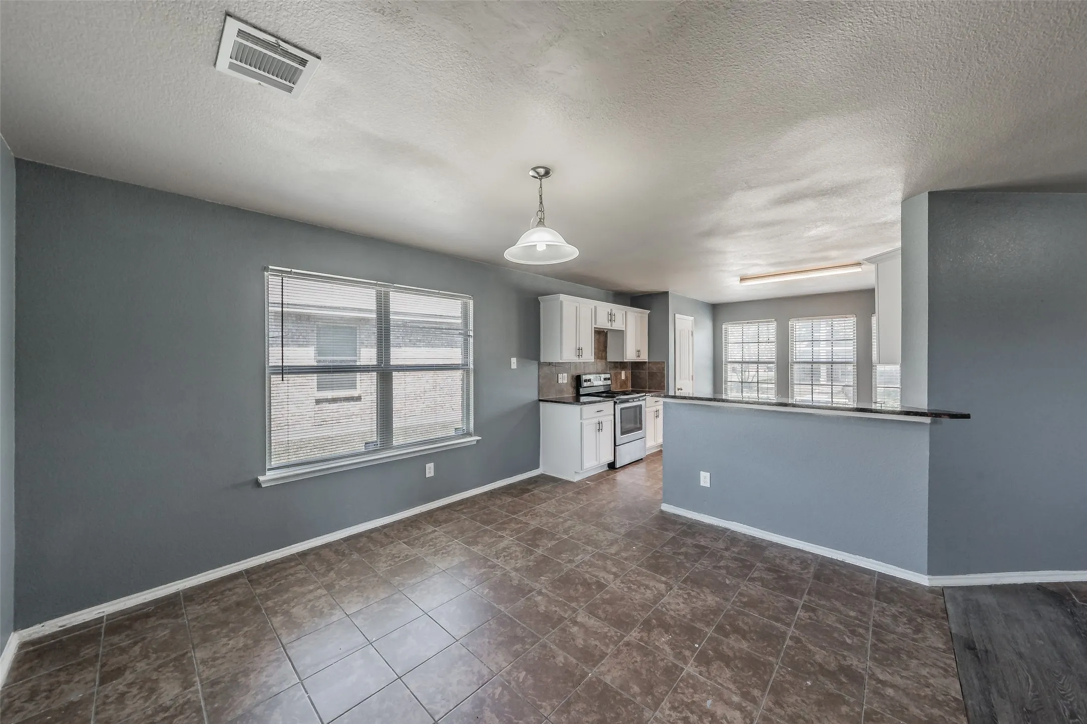Single Family Residence For Sale in Dallas County , 1758 Overlook Drive, Lancaster, Texas 75146, 3 Bedroom, 3 Bathroom, 2 Garage spaces, 1,979 Sqft, built in 2016, mls#21327335, Real Estate Agent in Lancaster, Homes For Sale in Dallas county, Homes For Sale in Lancaster, Realtor in Lancaster Texas, Real Estate Brokerage Independent Realty Texas, Luminita Cordes Realtor
