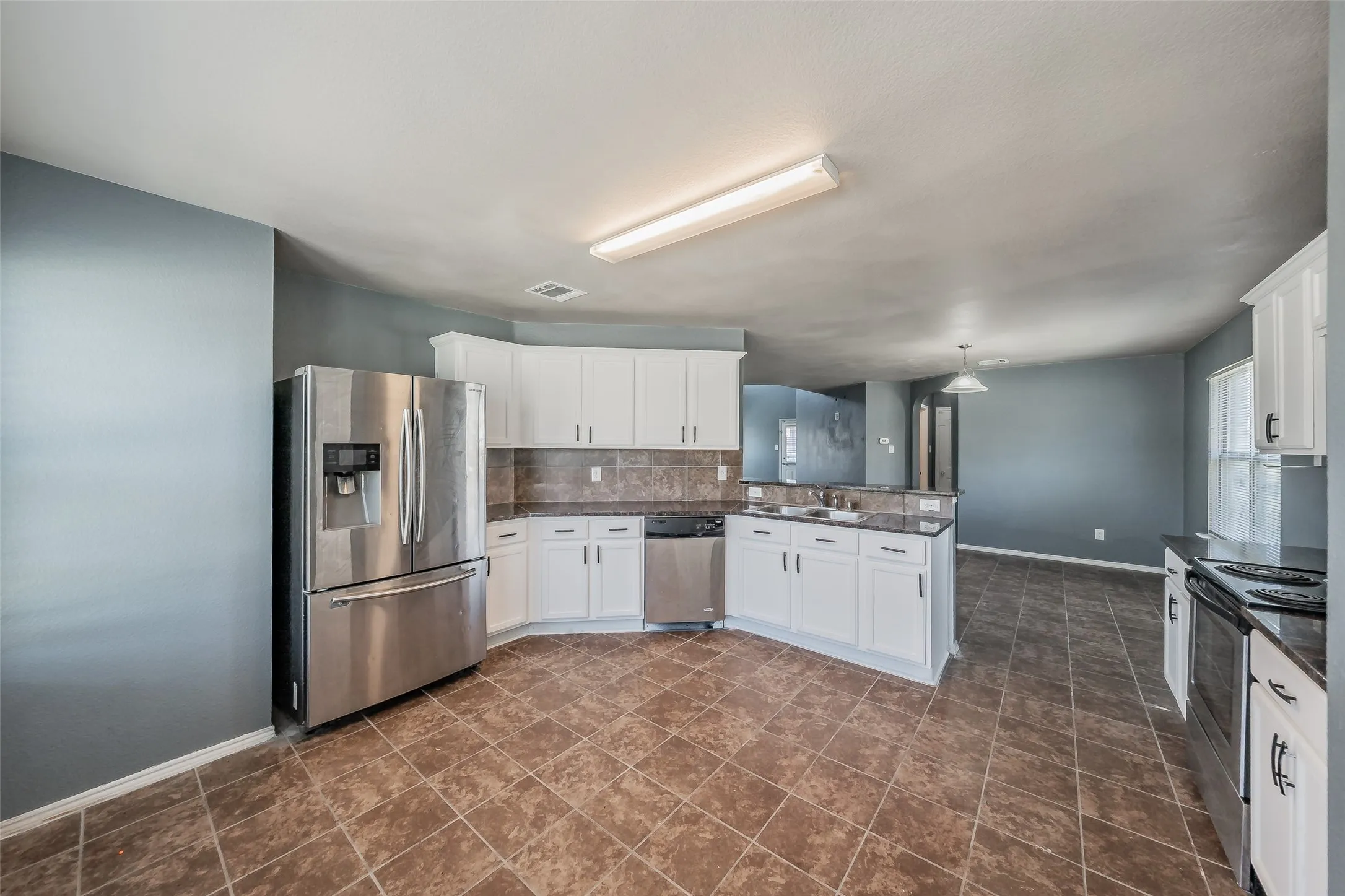 Single Family Residence For Sale in Dallas County , 1758 Overlook Drive, Lancaster, Texas 75146, 3 Bedroom, 3 Bathroom, 2 Garage spaces, 1,979 Sqft, built in 2016, mls#21327335, Real Estate Agent in Lancaster, Homes For Sale in Dallas county, Homes For Sale in Lancaster, Realtor in Lancaster Texas, Real Estate Brokerage Independent Realty Texas, Luminita Cordes Realtor