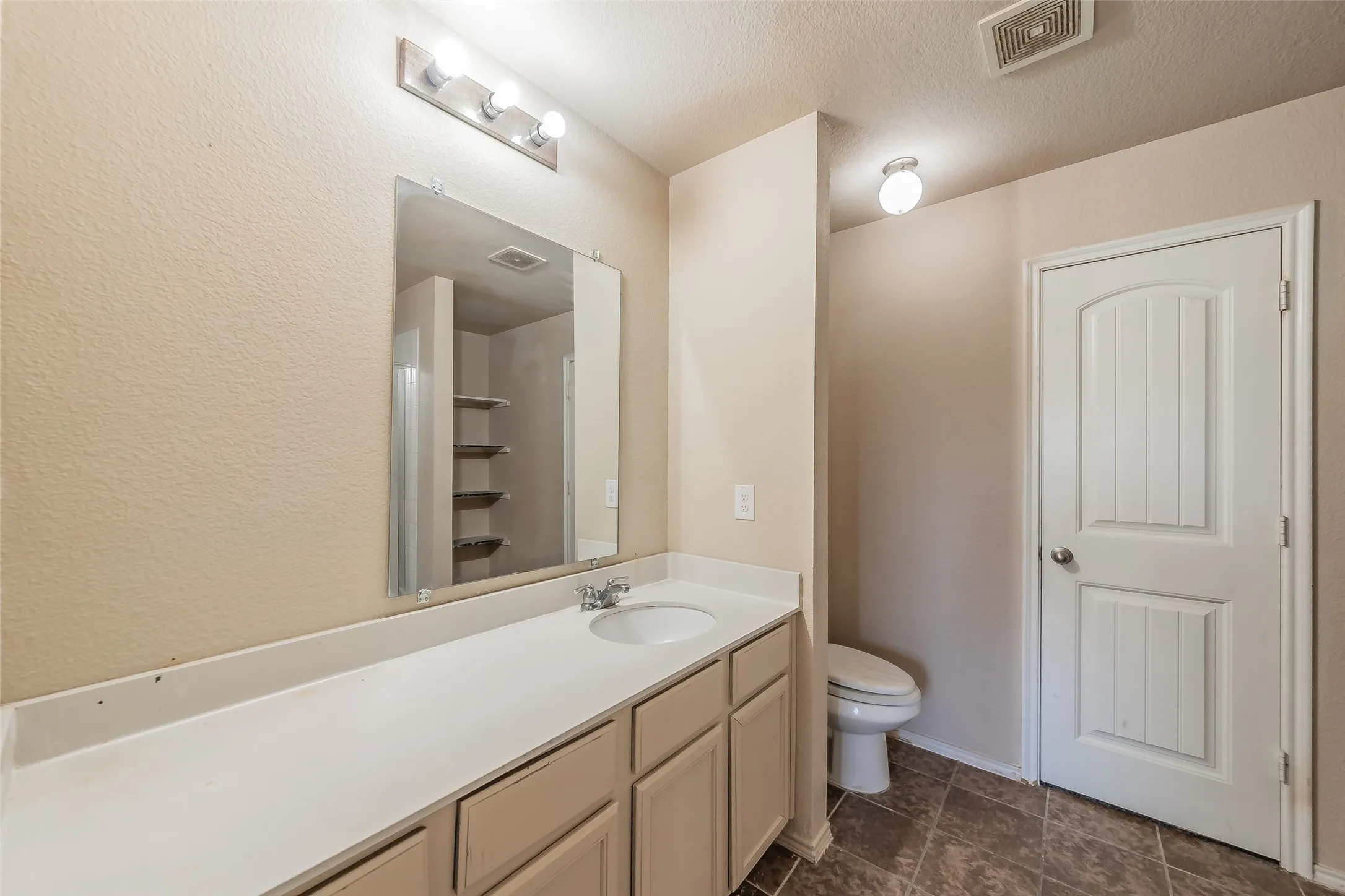 Single Family Residence For Sale in Dallas County , 1758 Overlook Drive, Lancaster, Texas 75146, 3 Bedroom, 3 Bathroom, 2 Garage spaces, 1,979 Sqft, built in 2016, mls#21327335, Real Estate Agent in Lancaster, Homes For Sale in Dallas county, Homes For Sale in Lancaster, Realtor in Lancaster Texas, Real Estate Brokerage Independent Realty Texas, Luminita Cordes Realtor