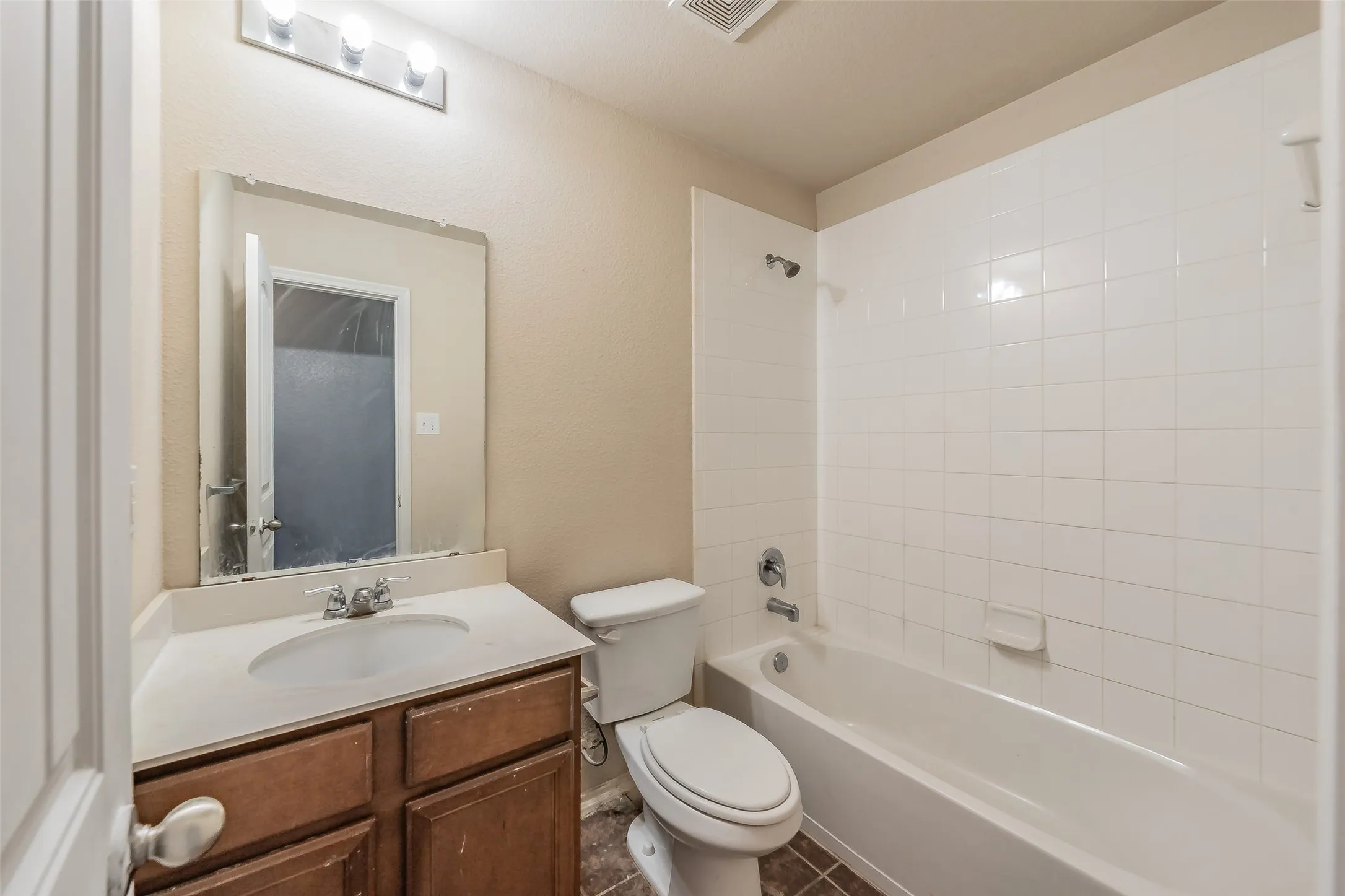 Single Family Residence For Sale in Dallas County , 1758 Overlook Drive, Lancaster, Texas 75146, 3 Bedroom, 3 Bathroom, 2 Garage spaces, 1,979 Sqft, built in 2016, mls#21327335, Real Estate Agent in Lancaster, Homes For Sale in Dallas county, Homes For Sale in Lancaster, Realtor in Lancaster Texas, Real Estate Brokerage Independent Realty Texas, Luminita Cordes Realtor