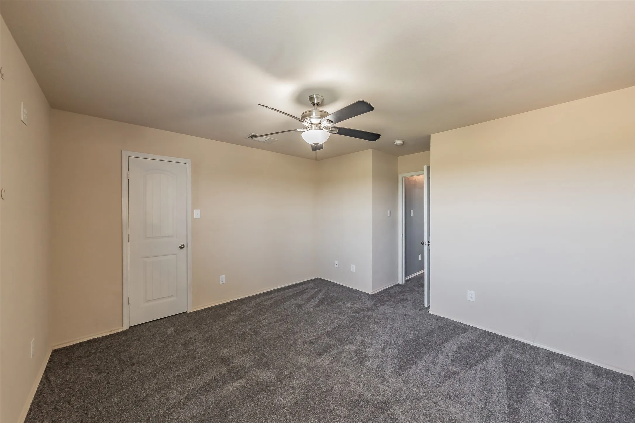 Single Family Residence For Sale in Dallas County , 1758 Overlook Drive, Lancaster, Texas 75146, 3 Bedroom, 3 Bathroom, 2 Garage spaces, 1,979 Sqft, built in 2016, mls#21327335, Real Estate Agent in Lancaster, Homes For Sale in Dallas county, Homes For Sale in Lancaster, Realtor in Lancaster Texas, Real Estate Brokerage Independent Realty Texas, Luminita Cordes Realtor