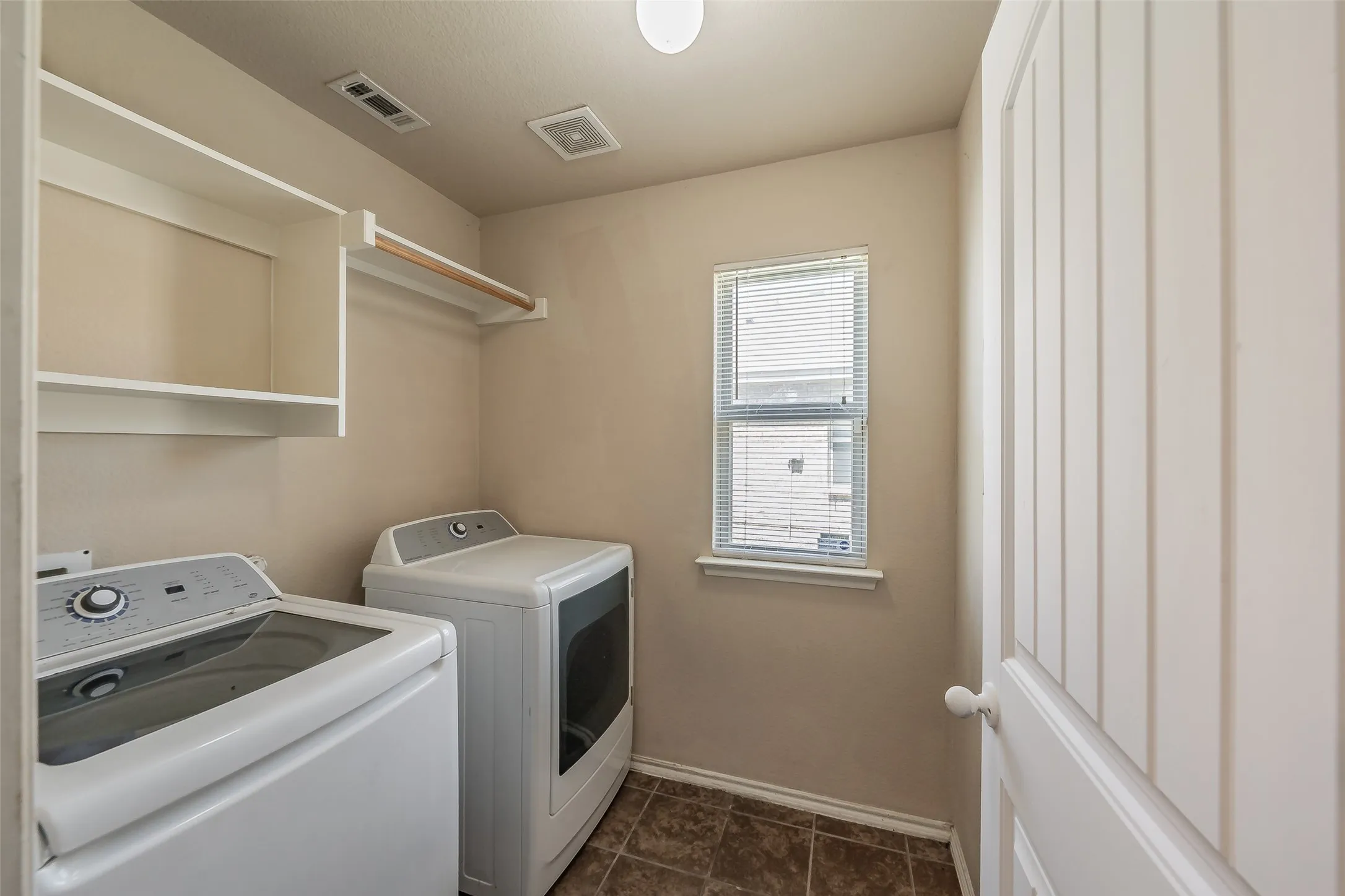 Single Family Residence For Sale in Dallas County , 1758 Overlook Drive, Lancaster, Texas 75146, 3 Bedroom, 3 Bathroom, 2 Garage spaces, 1,979 Sqft, built in 2016, mls#21327335, Real Estate Agent in Lancaster, Homes For Sale in Dallas county, Homes For Sale in Lancaster, Realtor in Lancaster Texas, Real Estate Brokerage Independent Realty Texas, Luminita Cordes Realtor