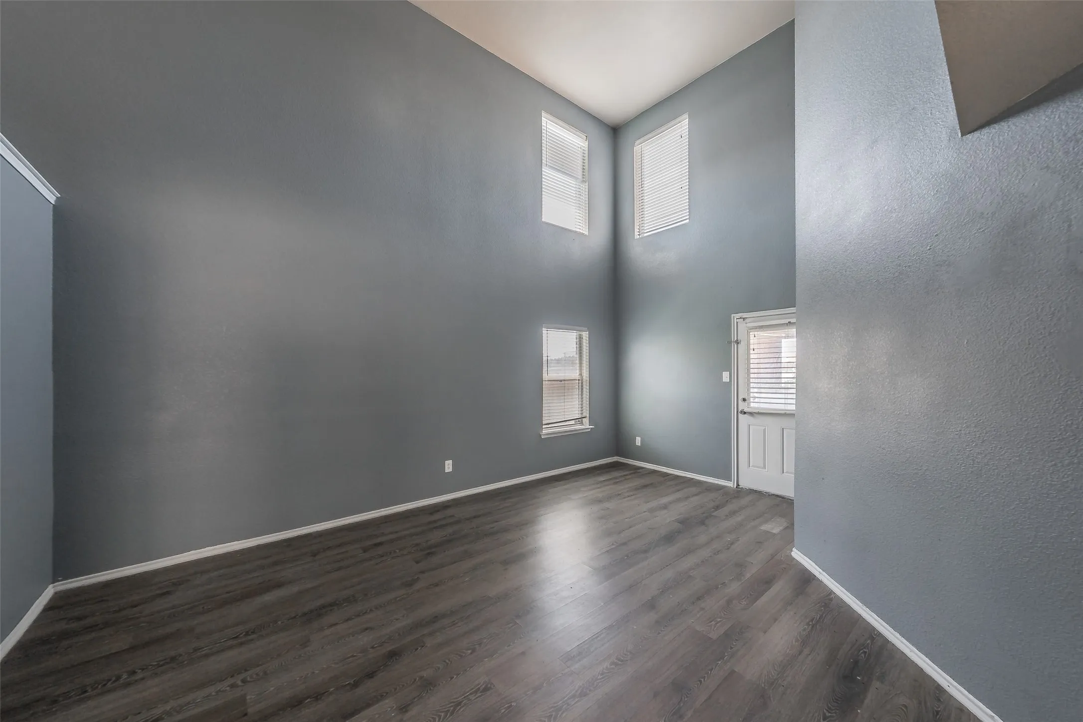 Single Family Residence For Sale in Dallas County , 1758 Overlook Drive, Lancaster, Texas 75146, 3 Bedroom, 3 Bathroom, 2 Garage spaces, 1,979 Sqft, built in 2016, mls#21327335, Real Estate Agent in Lancaster, Homes For Sale in Dallas county, Homes For Sale in Lancaster, Realtor in Lancaster Texas, Real Estate Brokerage Independent Realty Texas, Luminita Cordes Realtor