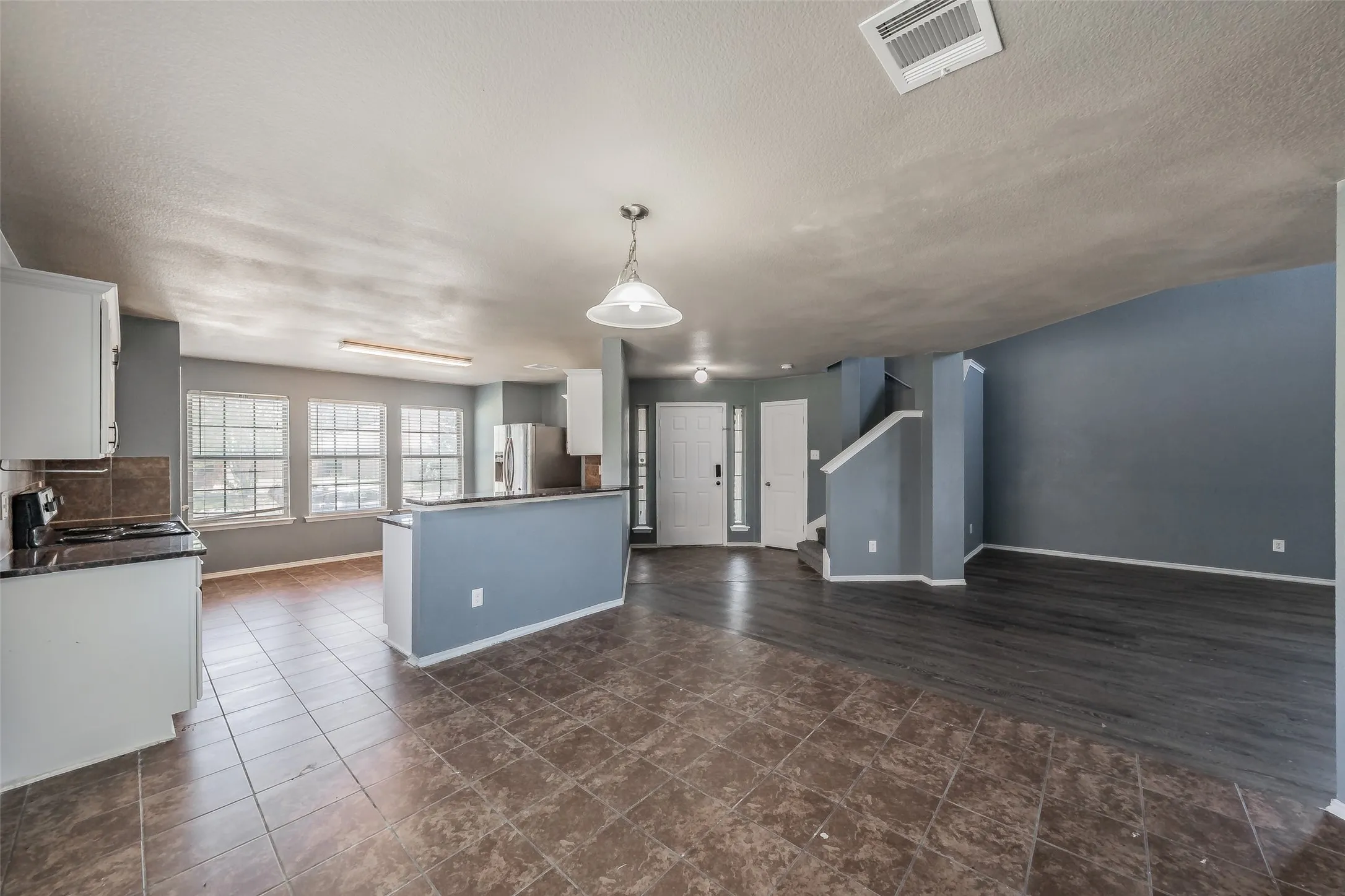 Single Family Residence For Sale in Dallas County , 1758 Overlook Drive, Lancaster, Texas 75146, 3 Bedroom, 3 Bathroom, 2 Garage spaces, 1,979 Sqft, built in 2016, mls#21327335, Real Estate Agent in Lancaster, Homes For Sale in Dallas county, Homes For Sale in Lancaster, Realtor in Lancaster Texas, Real Estate Brokerage Independent Realty Texas, Luminita Cordes Realtor