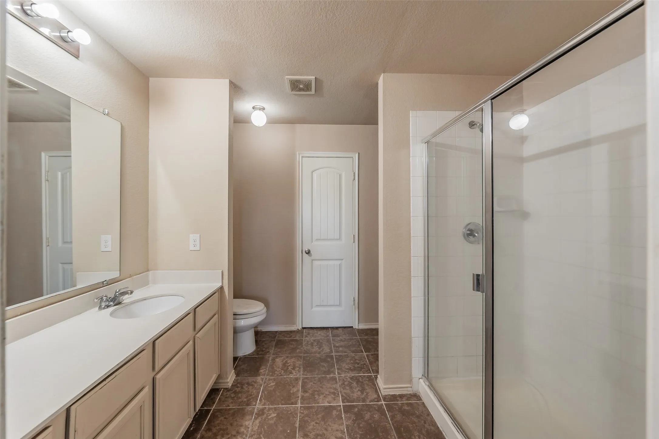 Single Family Residence For Sale in Dallas County , 1758 Overlook Drive, Lancaster, Texas 75146, 3 Bedroom, 3 Bathroom, 2 Garage spaces, 1,979 Sqft, built in 2016, mls#21327335, Real Estate Agent in Lancaster, Homes For Sale in Dallas county, Homes For Sale in Lancaster, Realtor in Lancaster Texas, Real Estate Brokerage Independent Realty Texas, Luminita Cordes Realtor