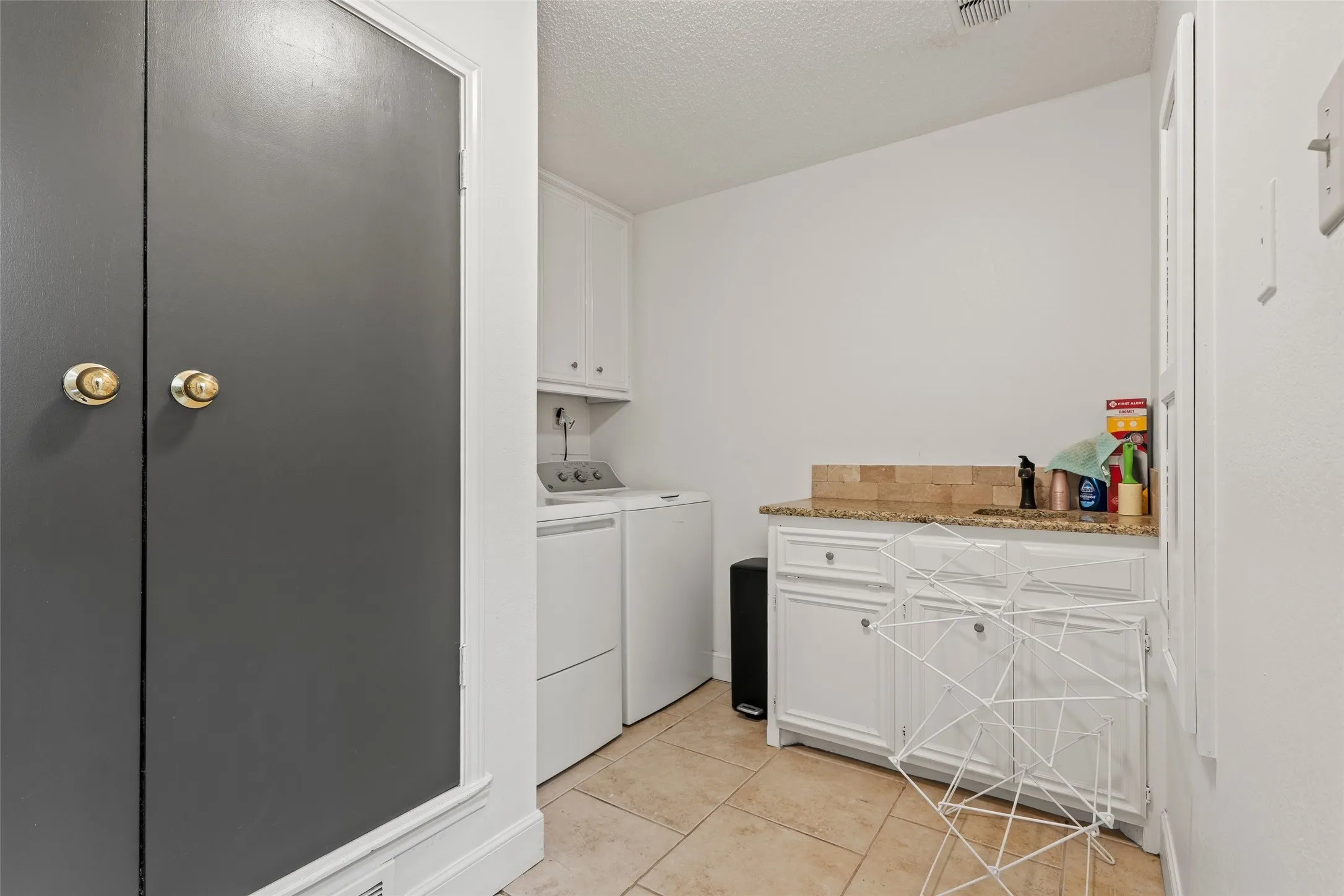 Single Family Residence For Sale in Lubbock County , 2604 Dana Street, Lubbock, Texas 79415, 4 Bedroom, 3 Bathroom, Garage spaces, 2,826 Sqft, built in 1977, mls#21325823, Real Estate Agent in Lubbock, Homes For Sale in Lubbock county, Homes For Sale in Lubbock, Realtor in Lubbock Texas, Real Estate Brokerage Independent Realty Texas, Luminita Cordes Realtor