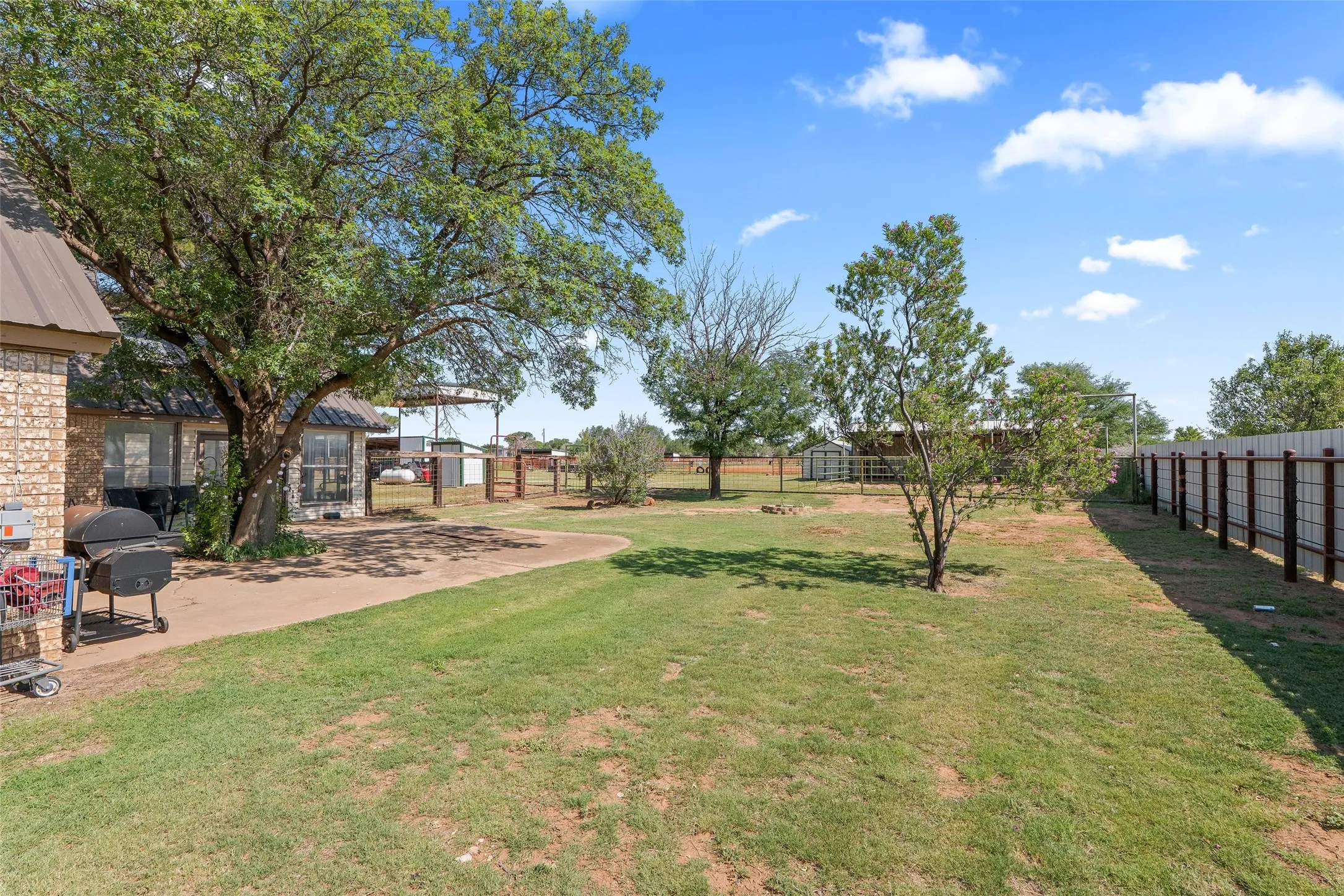 Single Family Residence For Sale in Lubbock County , 2604 Dana Street, Lubbock, Texas 79415, 4 Bedroom, 3 Bathroom, Garage spaces, 2,826 Sqft, built in 1977, mls#21325823, Real Estate Agent in Lubbock, Homes For Sale in Lubbock county, Homes For Sale in Lubbock, Realtor in Lubbock Texas, Real Estate Brokerage Independent Realty Texas, Luminita Cordes Realtor