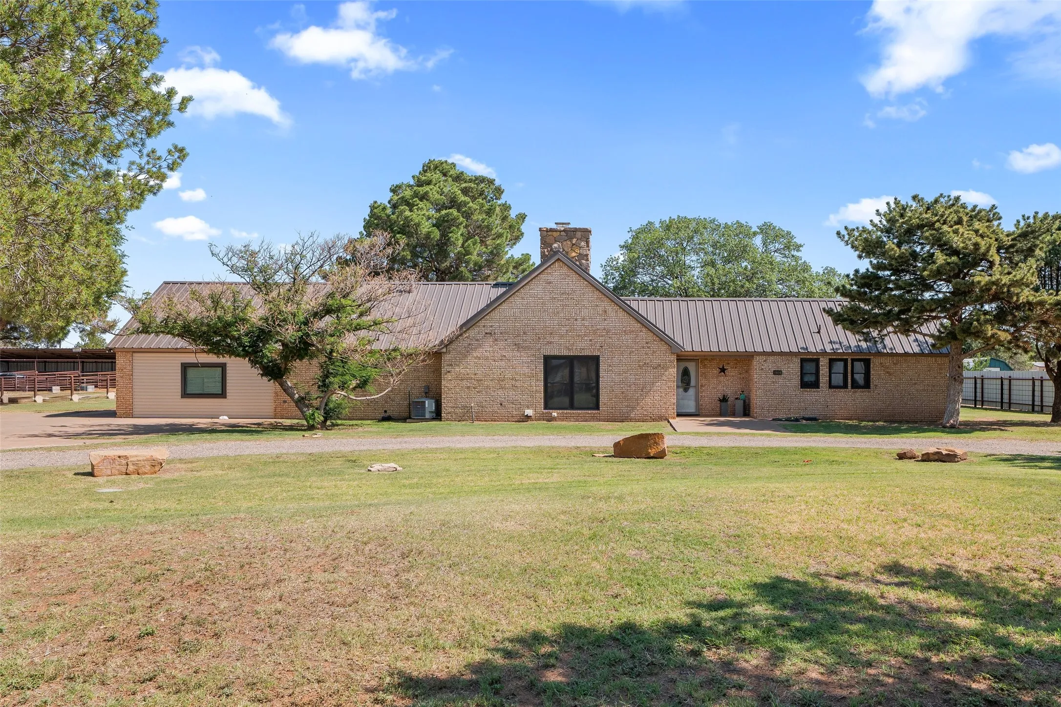 Single Family Residence For Sale in Lubbock County , 2604 Dana Street, Lubbock, Texas 79415, 4 Bedroom, 3 Bathroom, Garage spaces, 2,826 Sqft, built in 1977, mls#21325823, Real Estate Agent in Lubbock, Homes For Sale in Lubbock county, Homes For Sale in Lubbock, Realtor in Lubbock Texas, Real Estate Brokerage Independent Realty Texas, Luminita Cordes Realtor