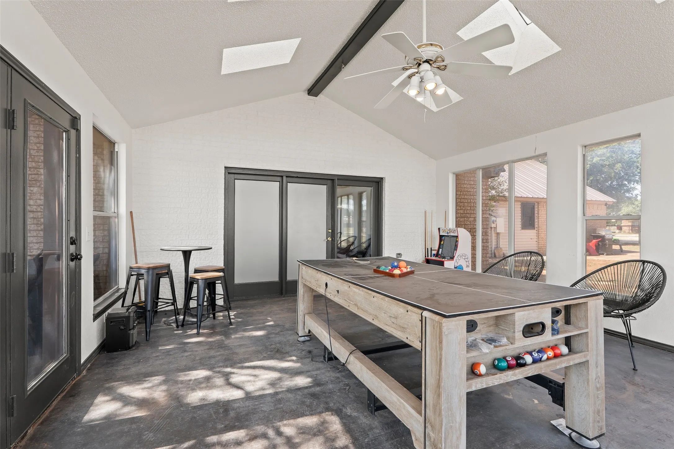 Single Family Residence For Sale in Lubbock County , 2604 Dana Street, Lubbock, Texas 79415, 4 Bedroom, 3 Bathroom, Garage spaces, 2,826 Sqft, built in 1977, mls#21325823, Real Estate Agent in Lubbock, Homes For Sale in Lubbock county, Homes For Sale in Lubbock, Realtor in Lubbock Texas, Real Estate Brokerage Independent Realty Texas, Luminita Cordes Realtor