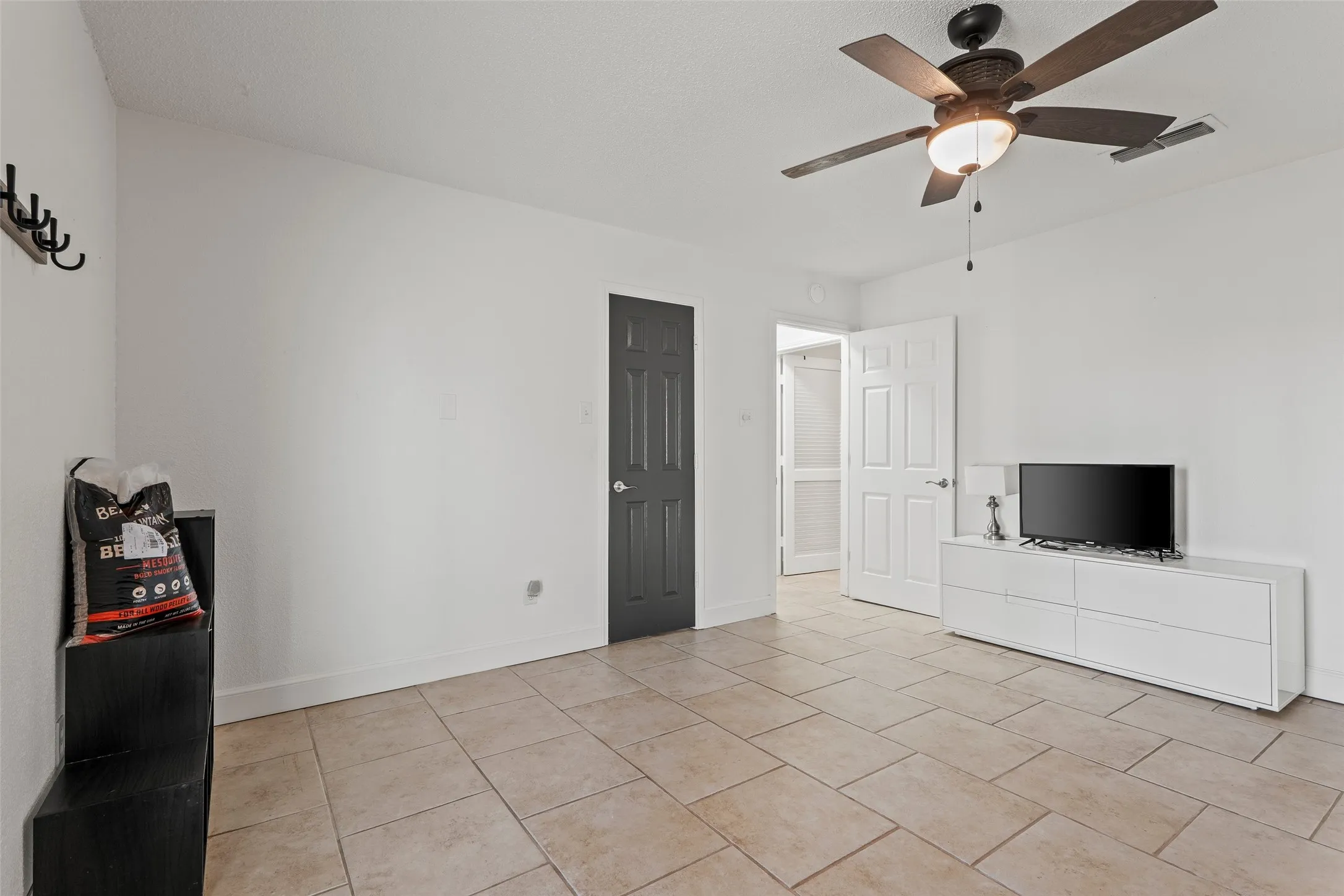 Single Family Residence For Sale in Lubbock County , 2604 Dana Street, Lubbock, Texas 79415, 4 Bedroom, 3 Bathroom, Garage spaces, 2,826 Sqft, built in 1977, mls#21325823, Real Estate Agent in Lubbock, Homes For Sale in Lubbock county, Homes For Sale in Lubbock, Realtor in Lubbock Texas, Real Estate Brokerage Independent Realty Texas, Luminita Cordes Realtor
